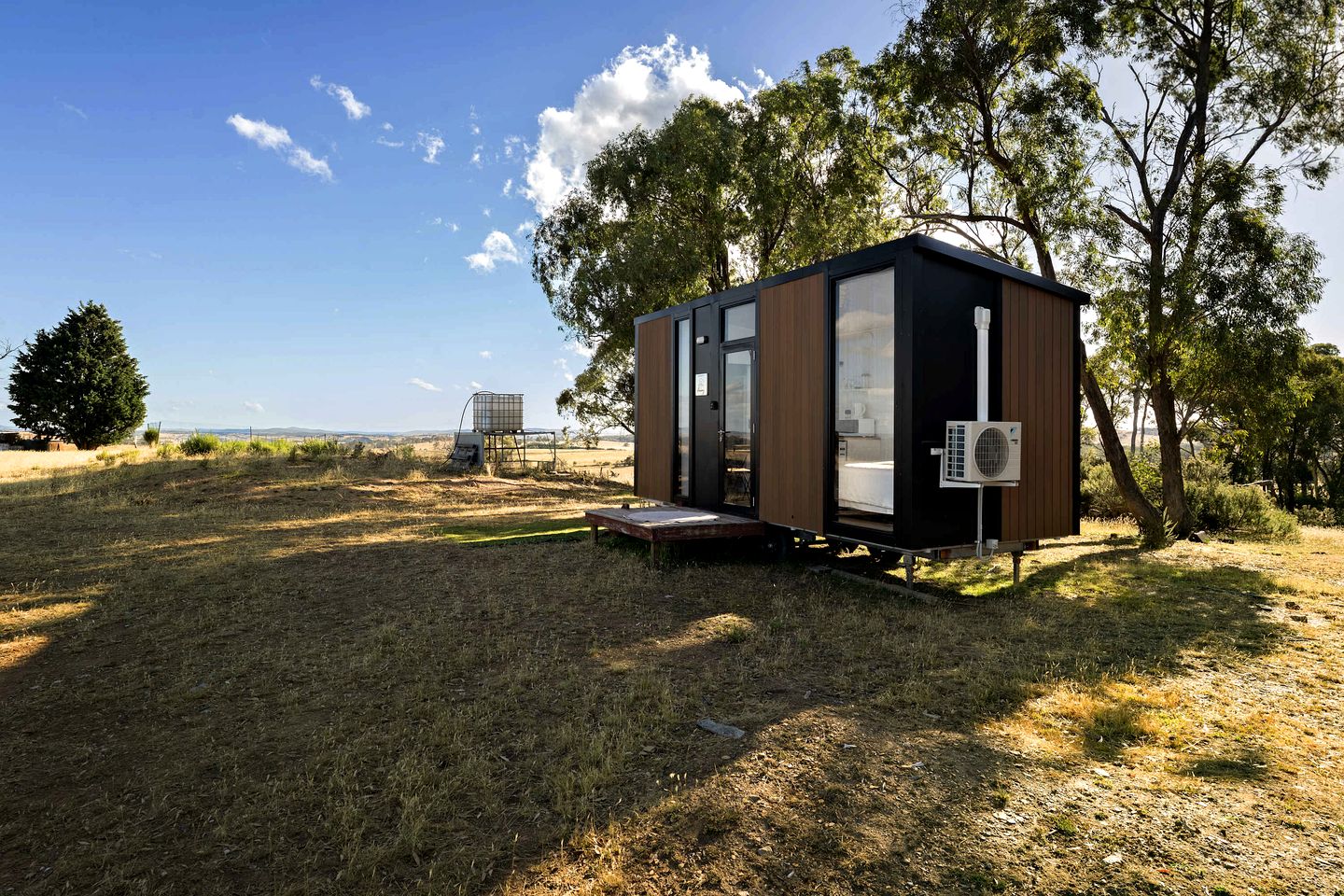 Peaceful Pet-Friendly Tiny House Surrounded by Natural Beauty for a Relaxing Getaway in Pomeroy, New South Wales