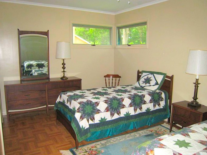 Cabins (Clifford, Pennsylvania, United States)