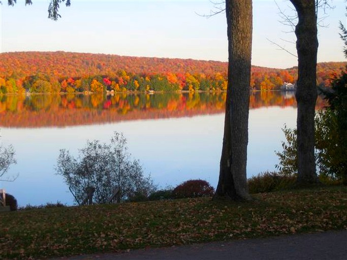 Cozy Lakefront Home, Cabins, Clifford, United States of America