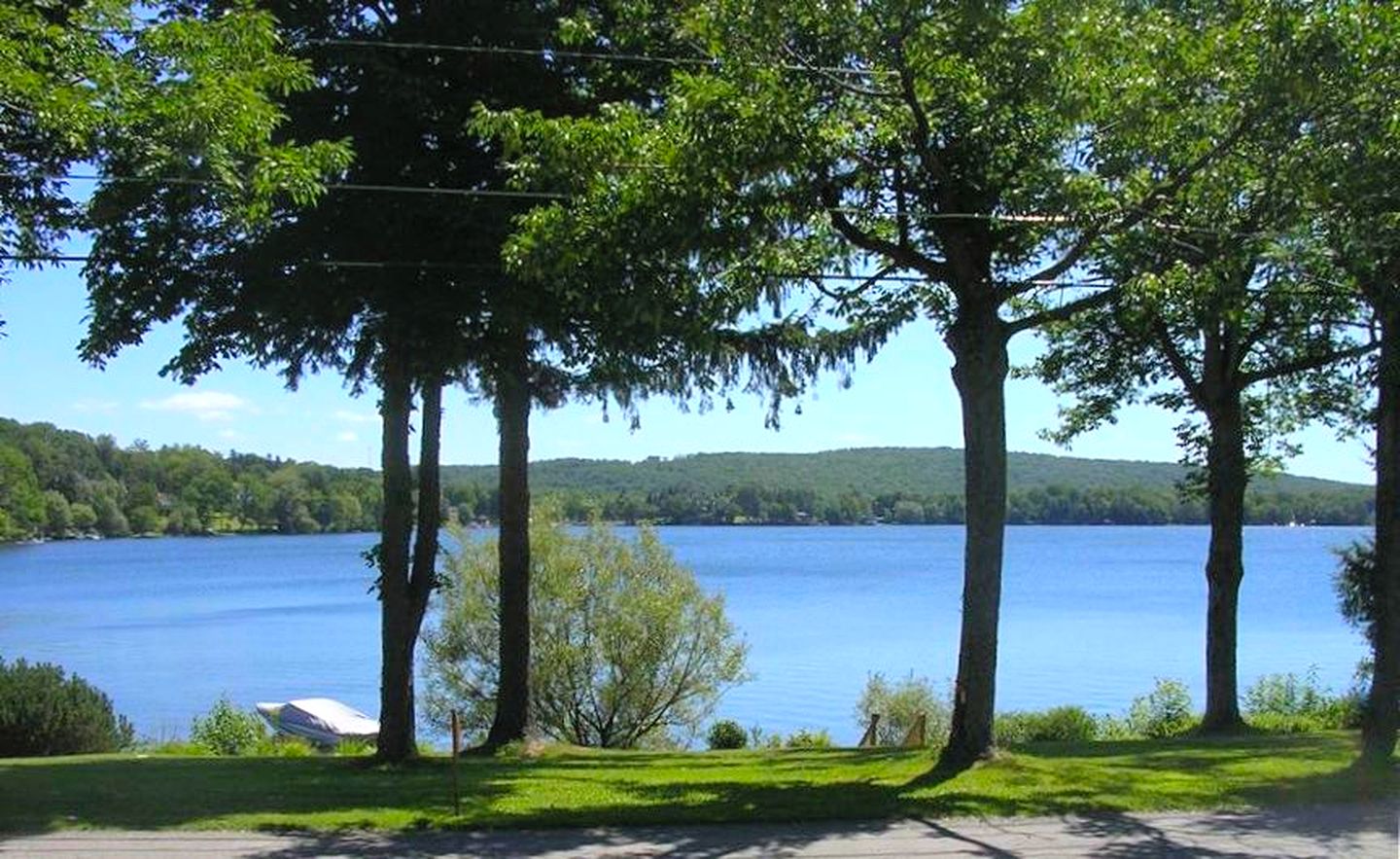 Peaceful Private Cabin on Crystal Lake near Elk Mountain, Pennsylvania