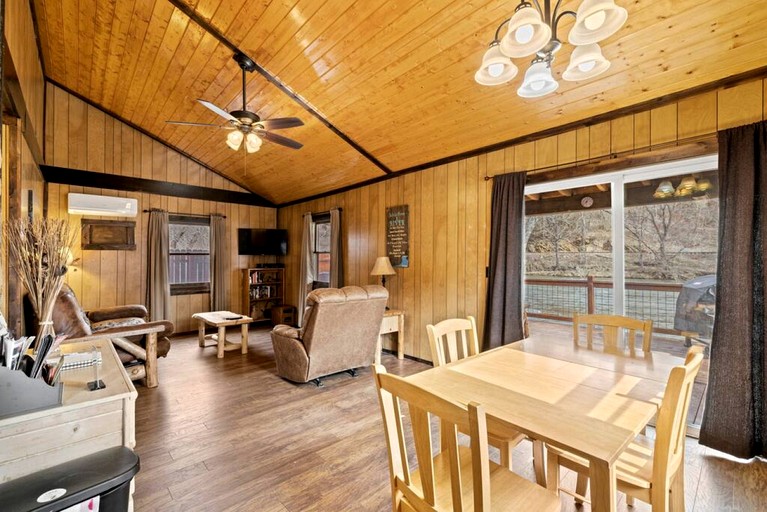 Cabins (United States of America, Sylva, North Carolina)