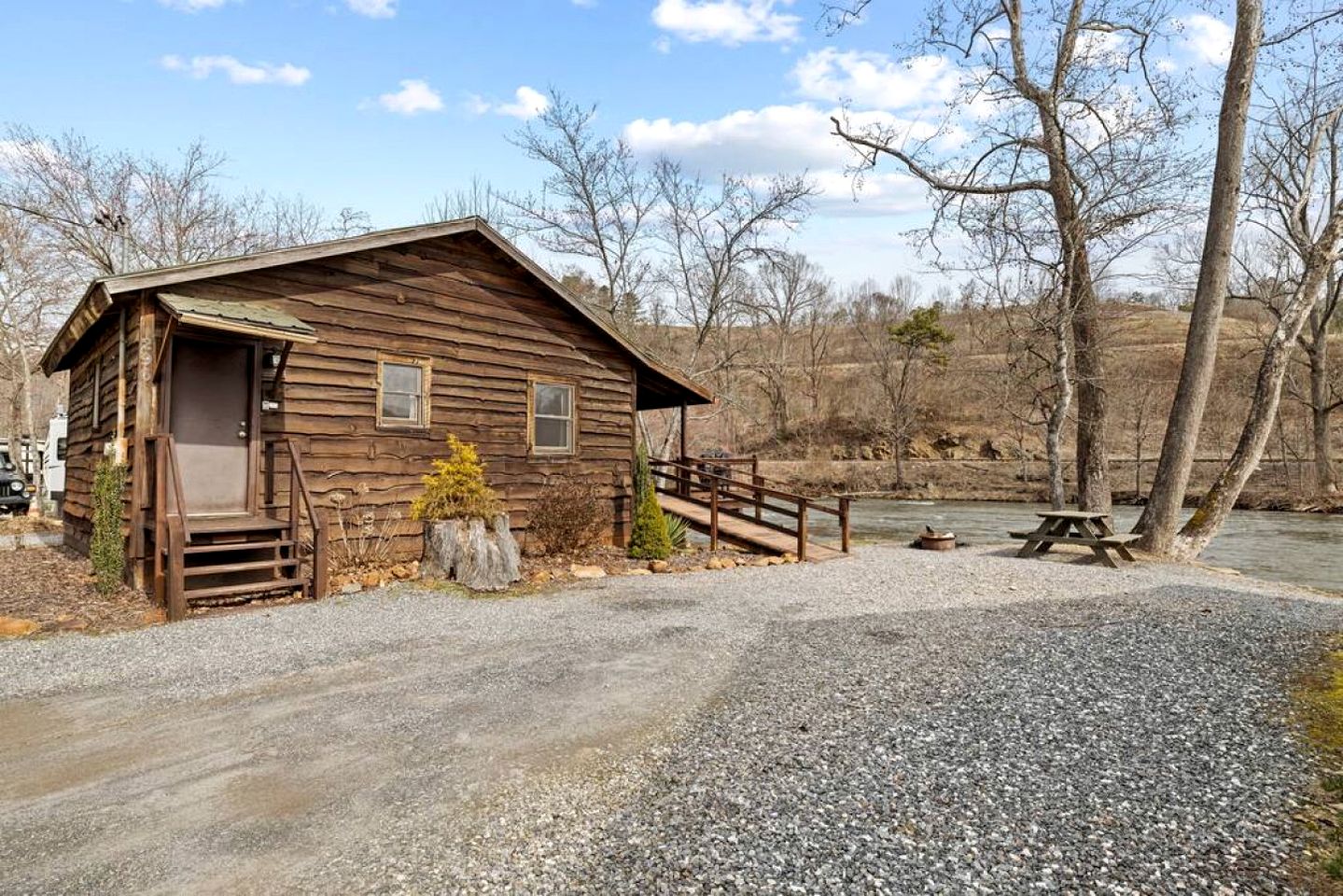 Charming Cabin with Stunning Mountain Views and Fire Pit in Sylva, North Carolina