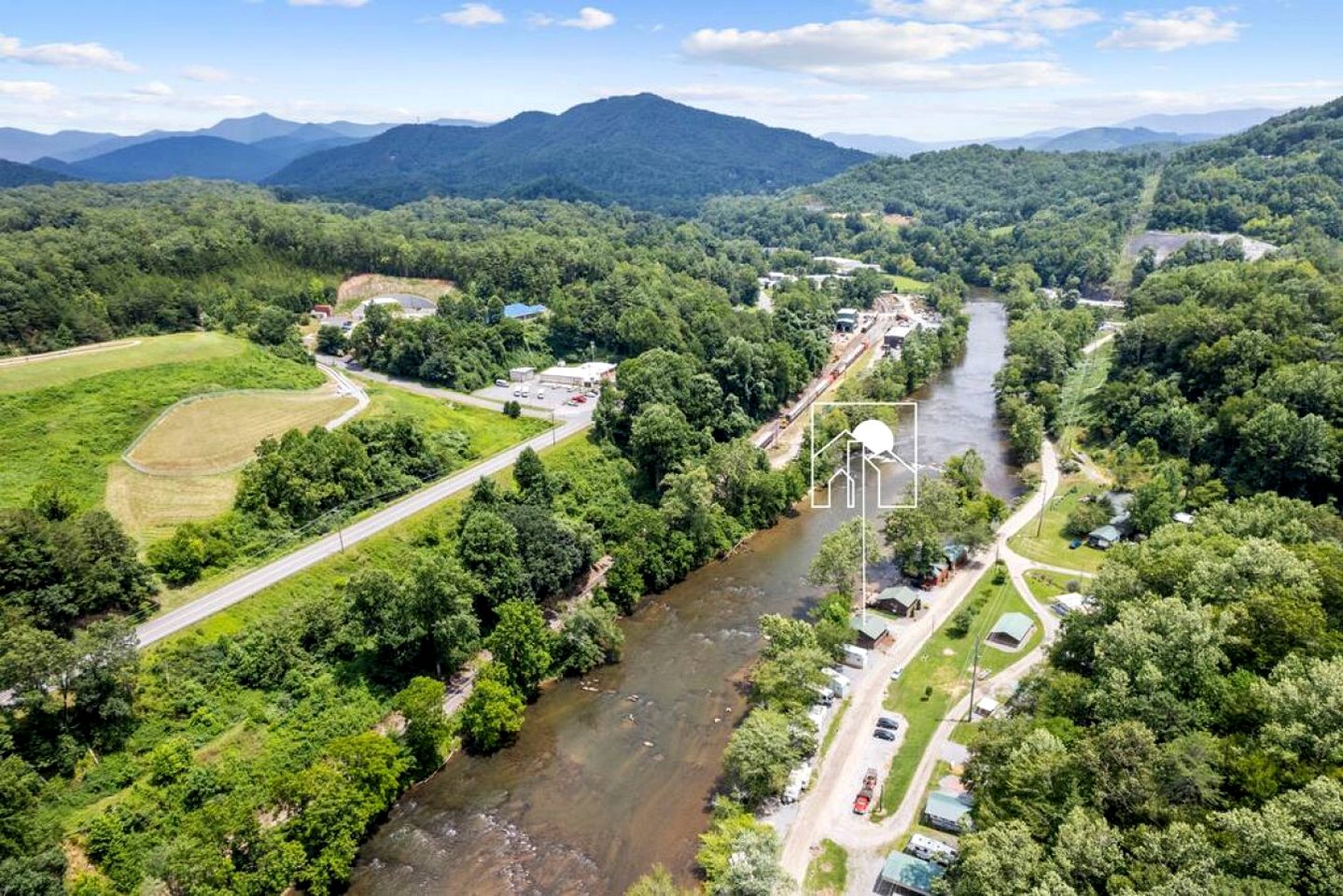 Charming Cabin with Stunning Mountain Views and Fire Pit in Sylva, North Carolina