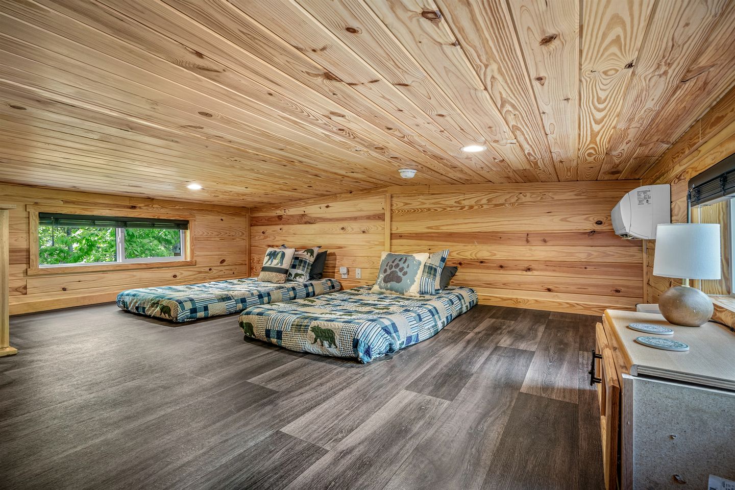 Peaceful Secluded Cabin with Hot Tub and Fantastic Views of the Surrounding Woods in Mentone, Alabama