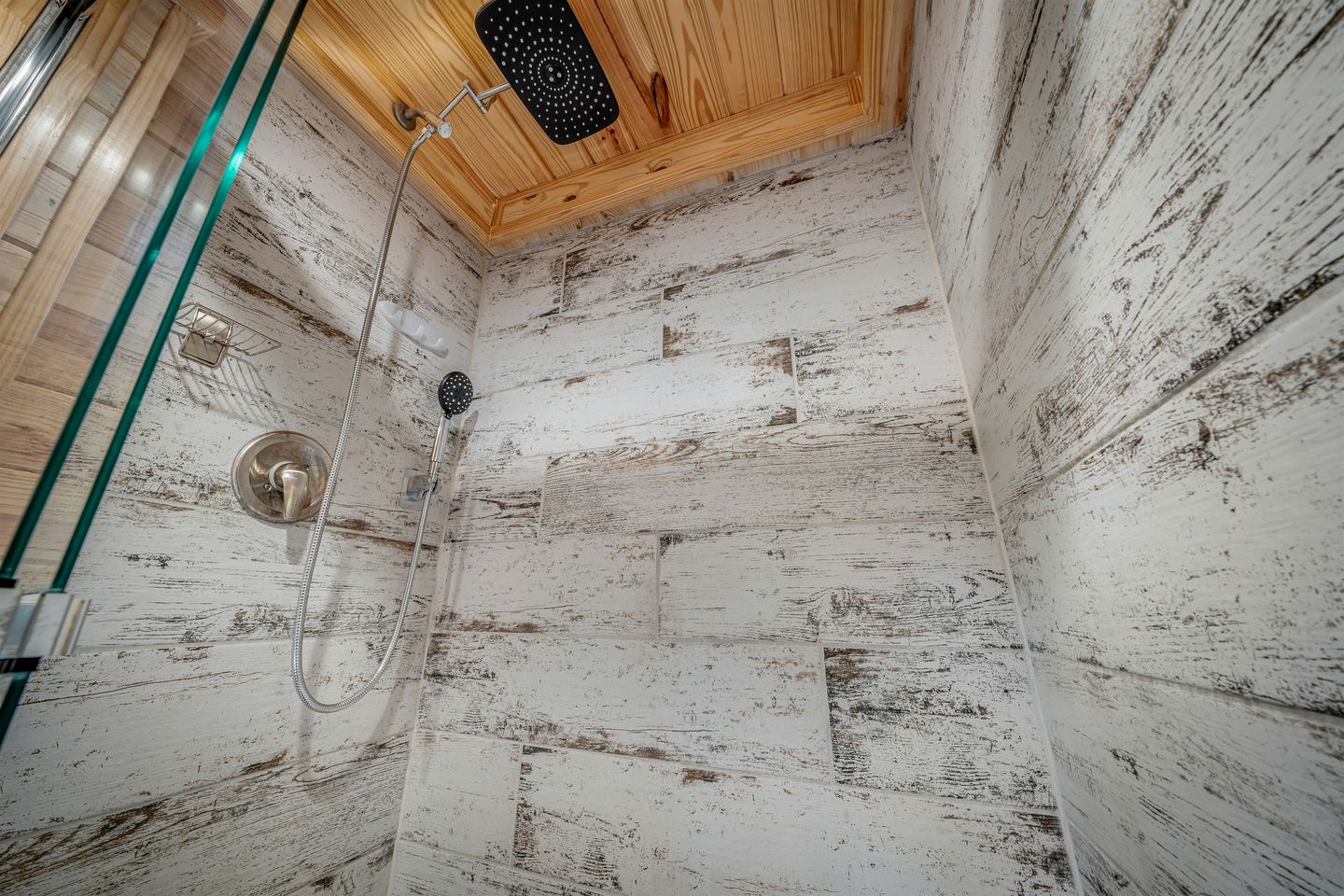 Peaceful Secluded Cabin with Hot Tub and Fantastic Views of the Surrounding Woods in Mentone, Alabama