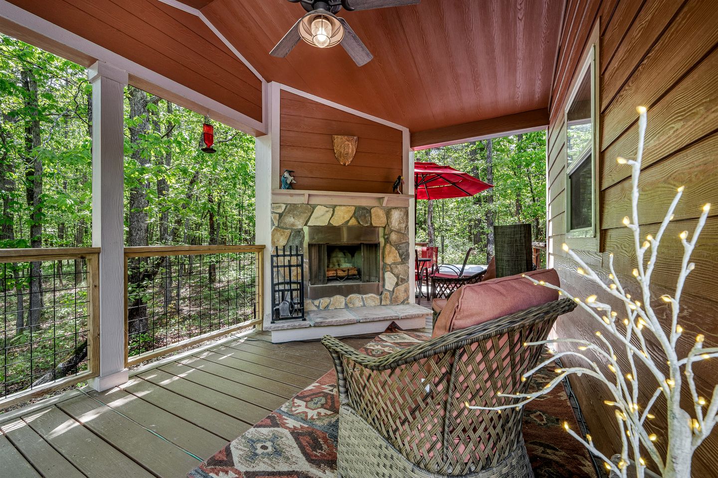 Peaceful Secluded Cabin with Hot Tub and Fantastic Views of the Surrounding Woods in Mentone, Alabama