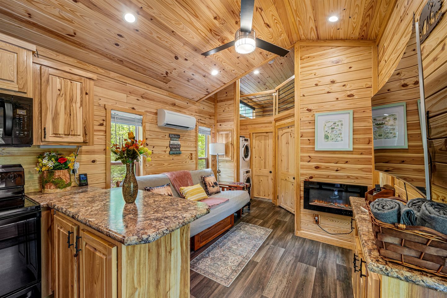 Peaceful Secluded Cabin with Hot Tub and Fantastic Views of the Surrounding Woods in Mentone, Alabama