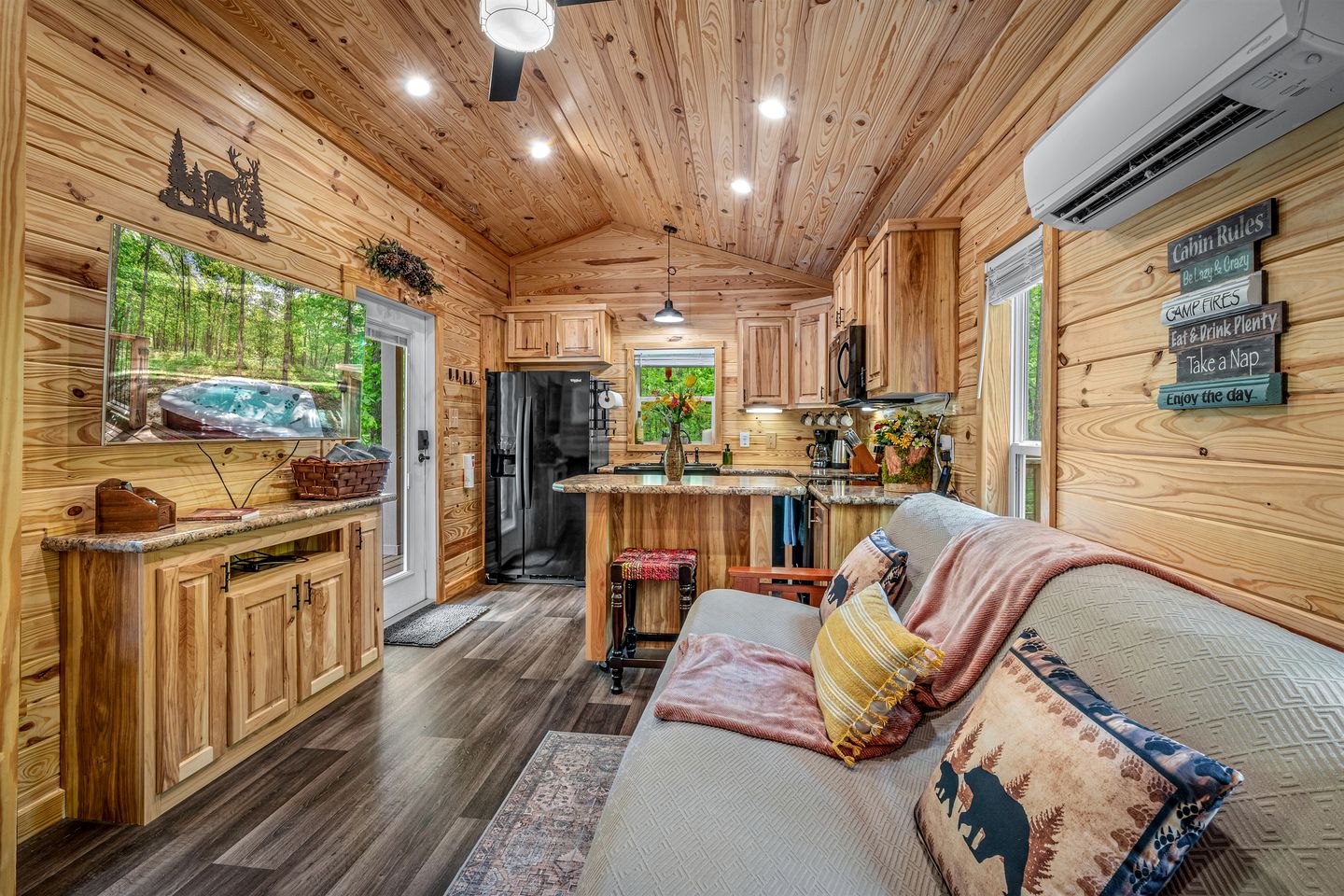 Peaceful Secluded Cabin with Hot Tub and Fantastic Views of the Surrounding Woods in Mentone, Alabama