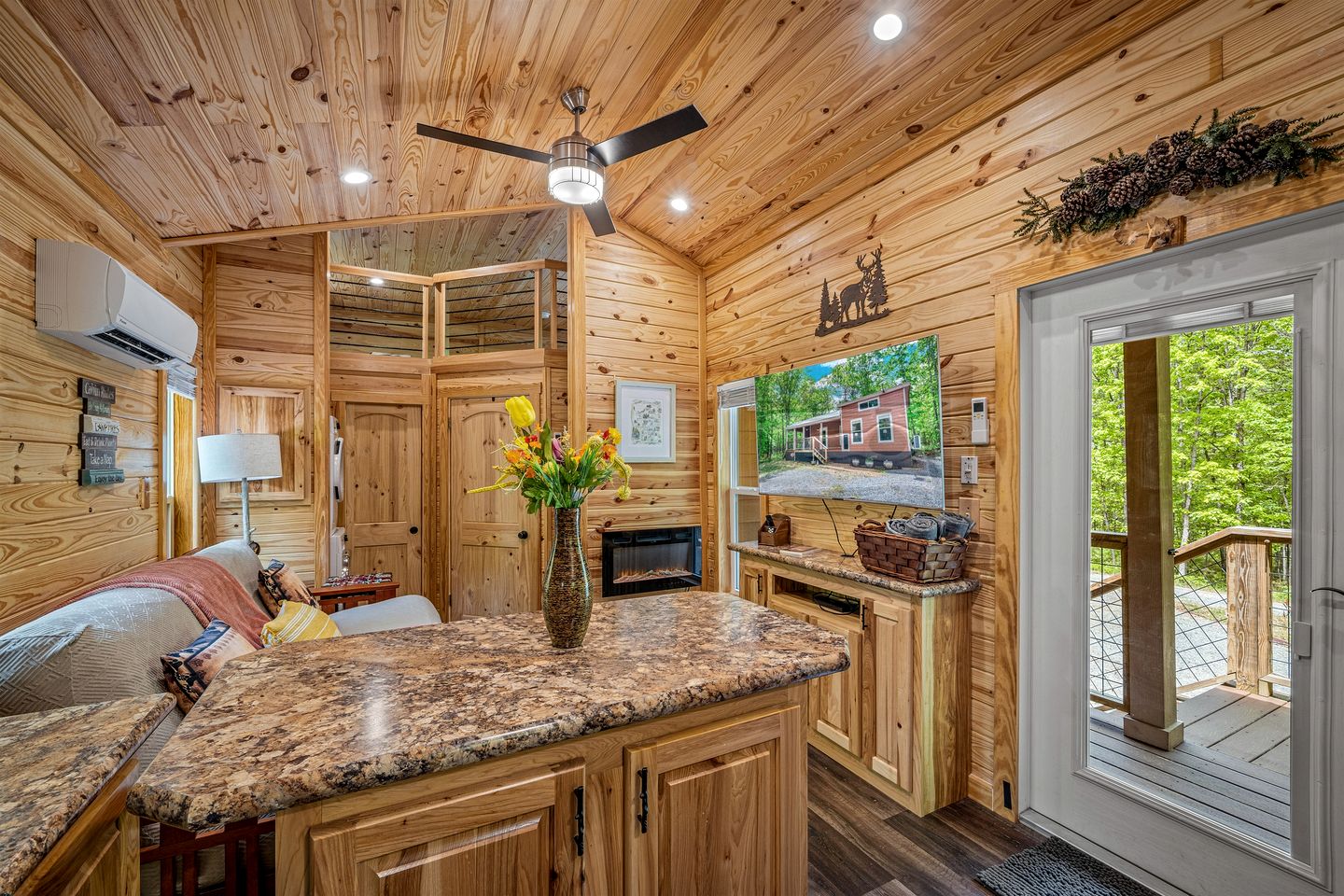 Peaceful Secluded Cabin with Hot Tub and Fantastic Views of the Surrounding Woods in Mentone, Alabama