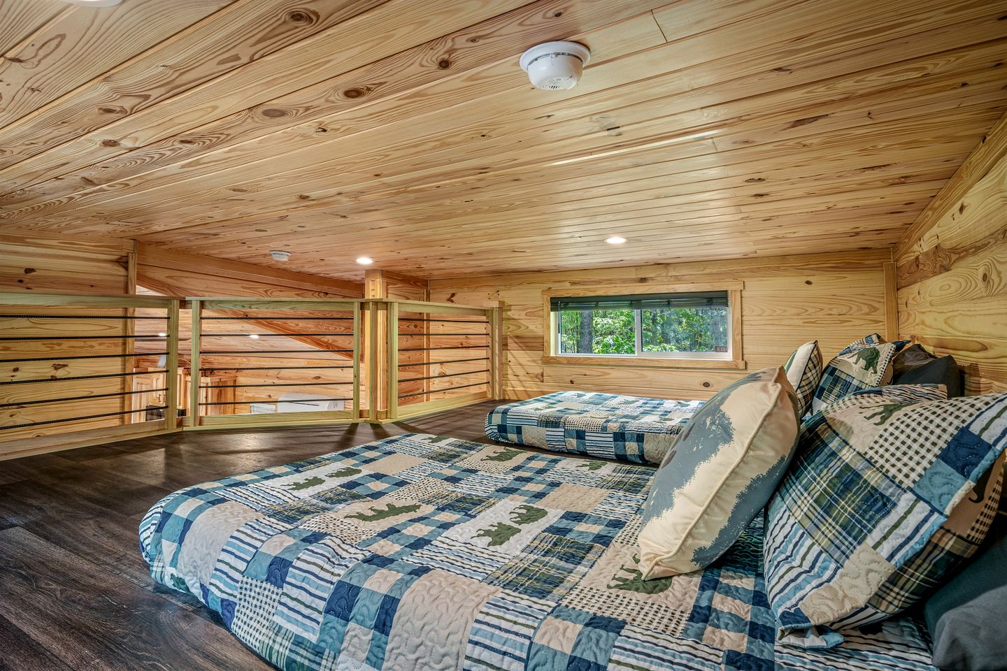 Peaceful Secluded Cabin with Hot Tub and Fantastic Views of the Surrounding Woods in Mentone, Alabama