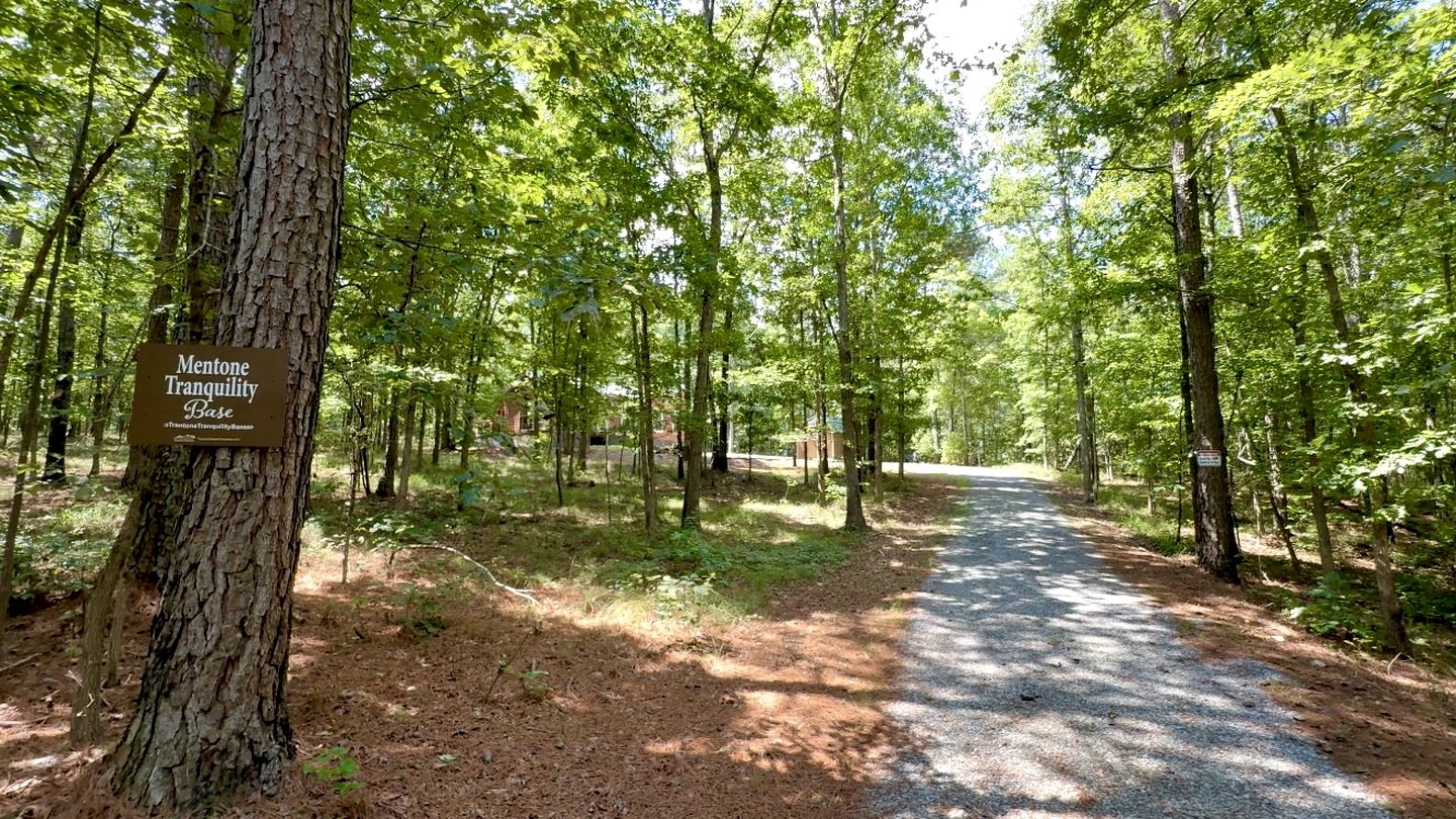 Peaceful Secluded Cabin with Hot Tub and Fantastic Views of the Surrounding Woods in Mentone, Alabama