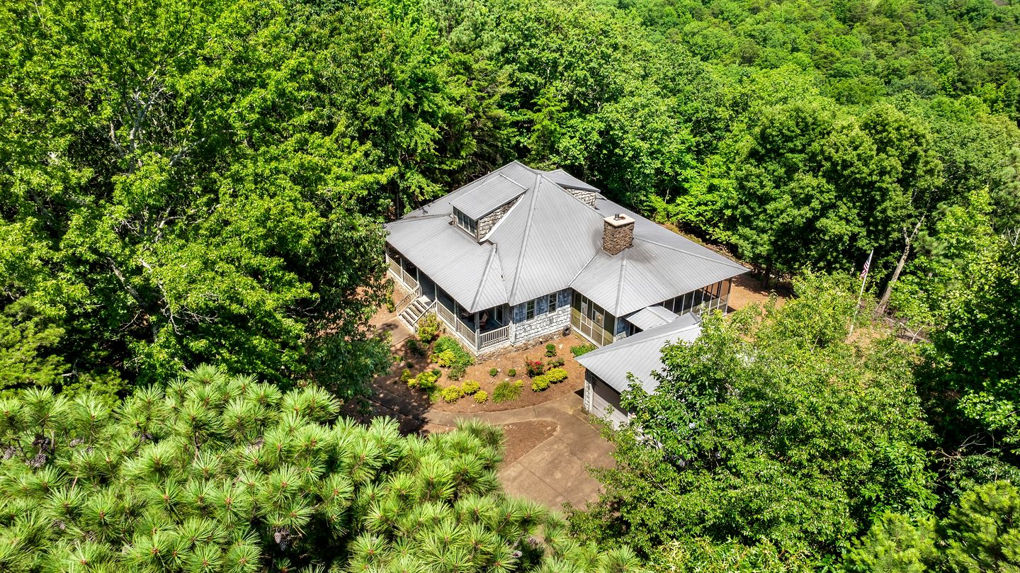 Peaceful Secluded Cottage with Amazing Views in Mentone, Alabama