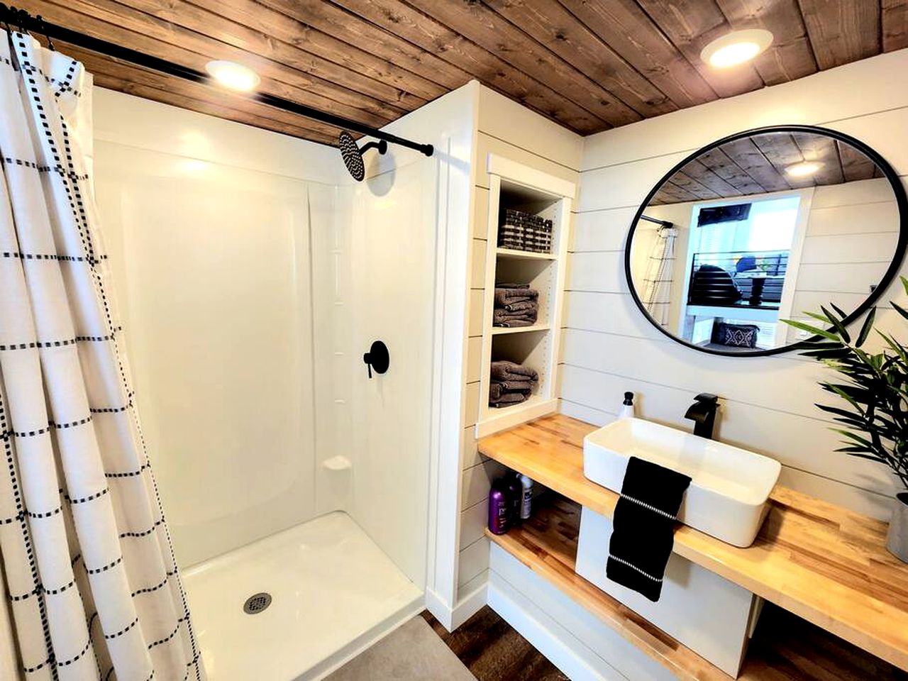 Gateway to Adventure: Tiny Home Getaway Near Zion National Park in Apple Valley