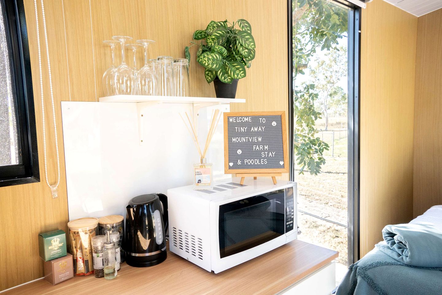 Peaceful Tiny House with Breathtaking Sunsets in Victoria