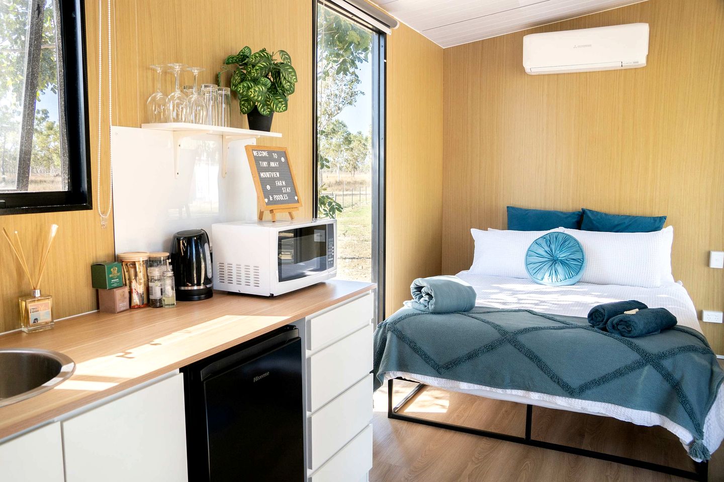 Peaceful Tiny House with Breathtaking Sunsets in Victoria