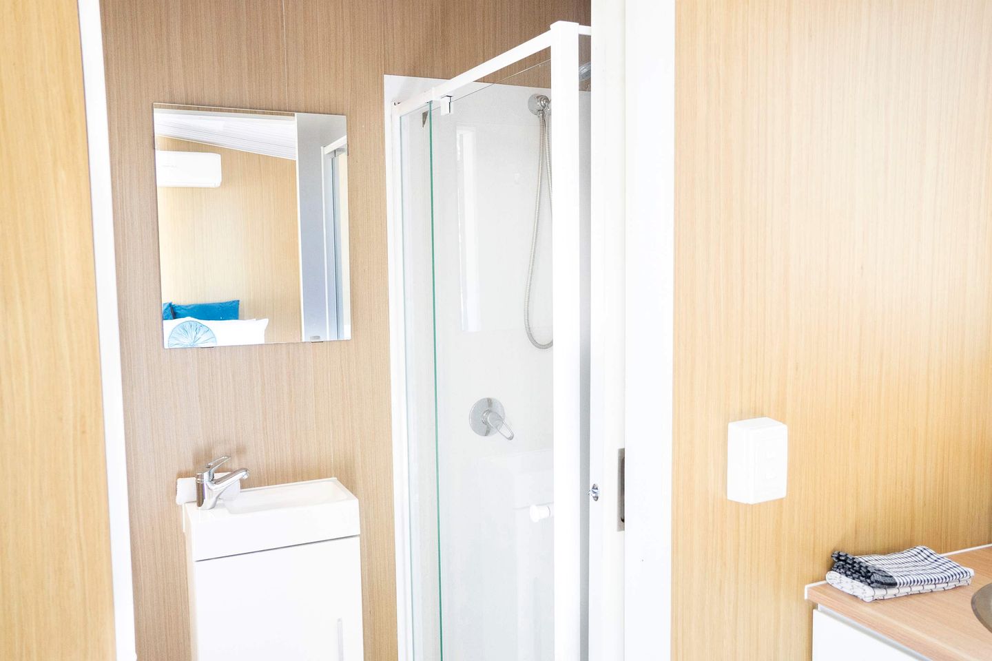 Peaceful Tiny House with Breathtaking Sunsets in Victoria