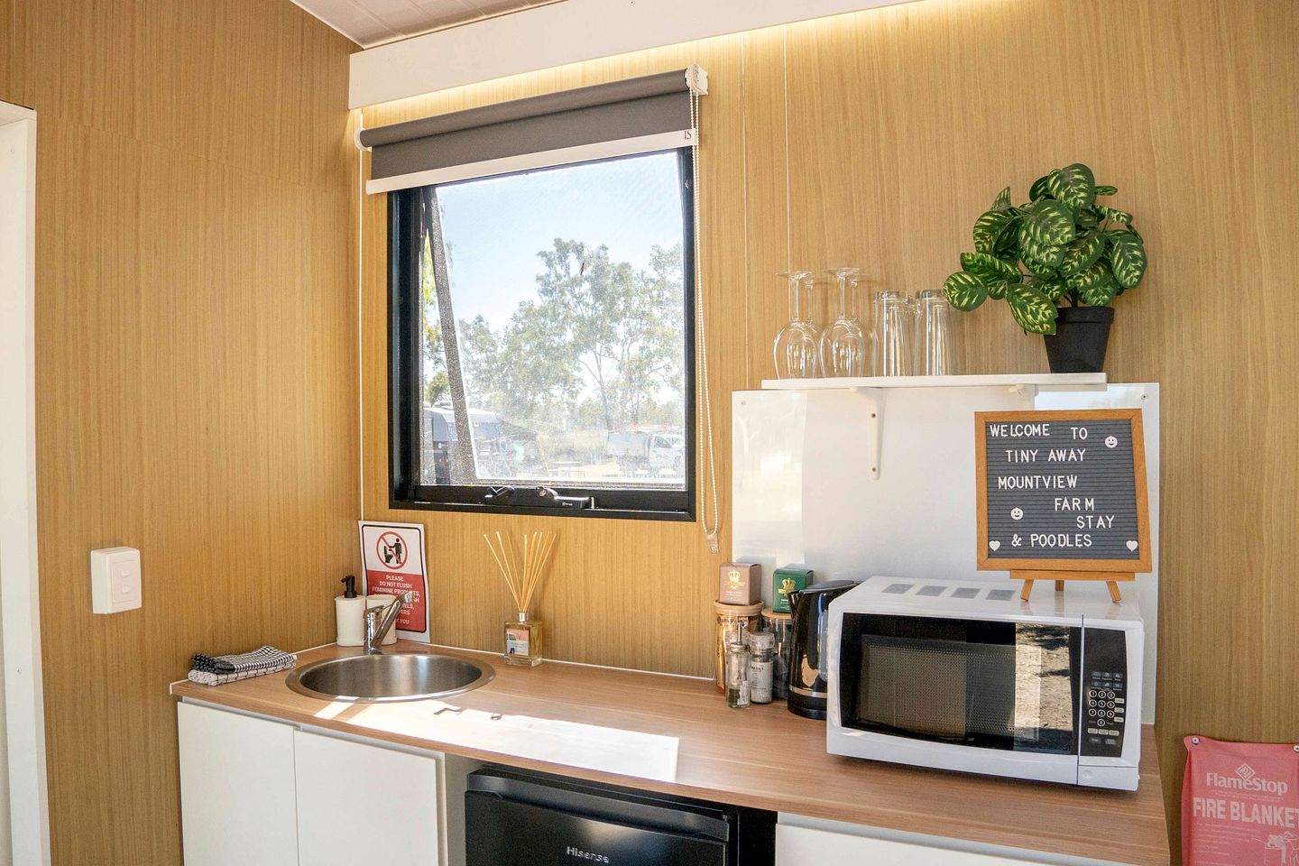 Peaceful Tiny House with Breathtaking Sunsets in Victoria