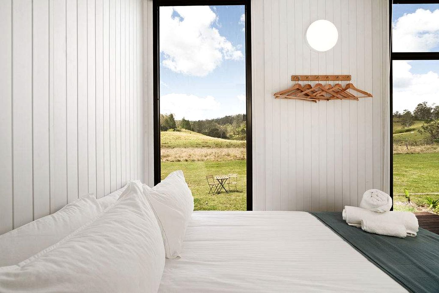 Peaceful Tiny House Retreat with Breathtaking Countryside Views in Queensland