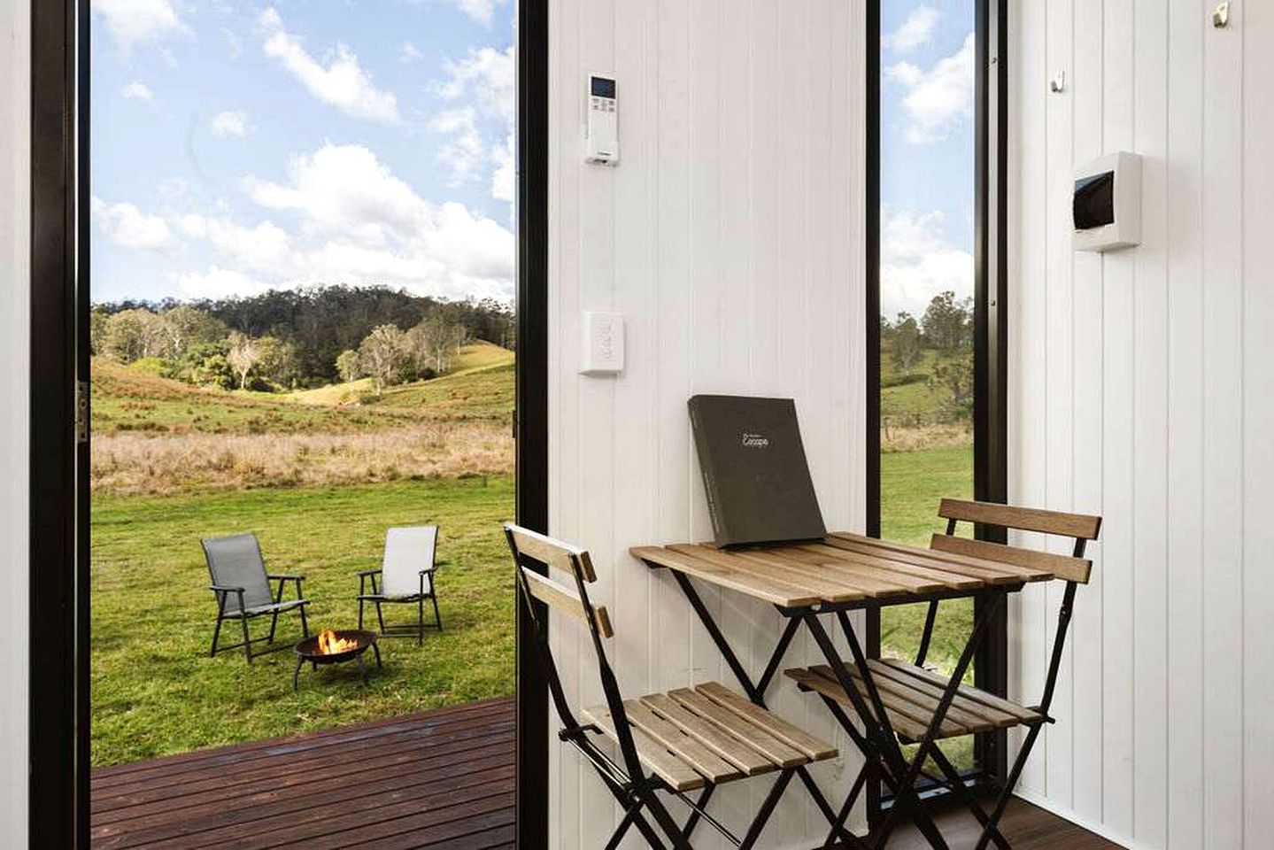 Peaceful Tiny House Retreat with Breathtaking Countryside Views in Queensland