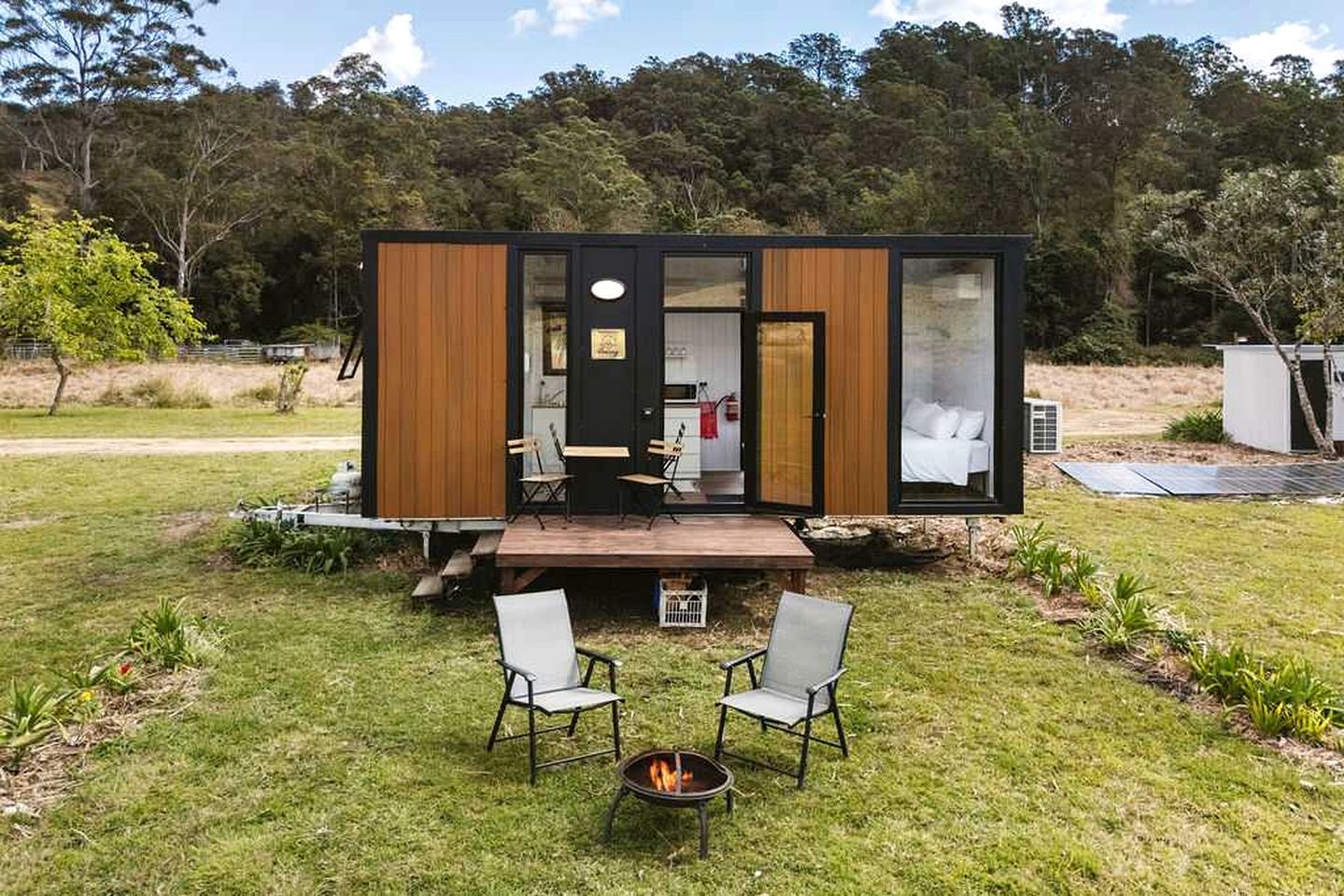 Peaceful Tiny House Retreat with Breathtaking Countryside Views in Queensland