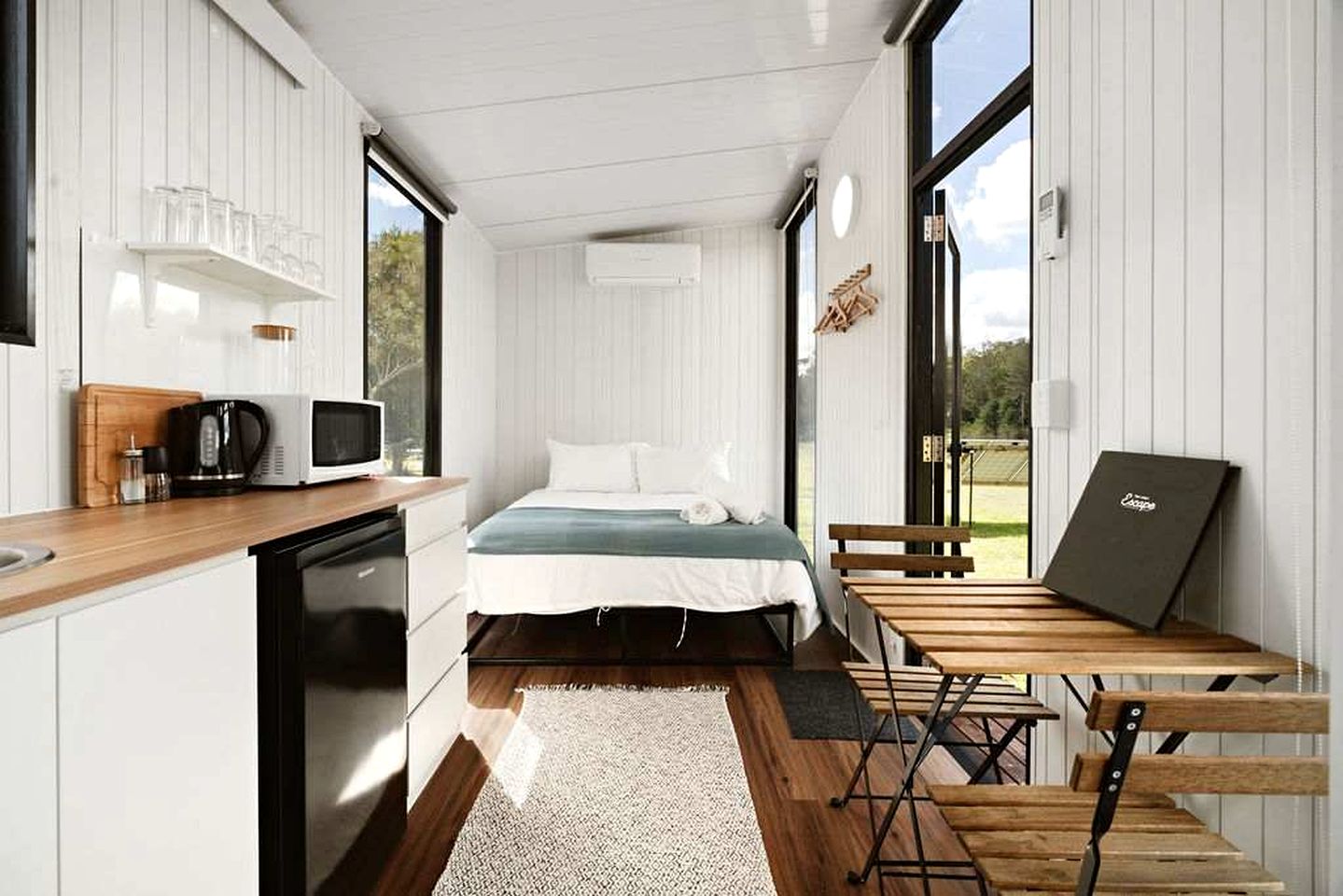 Peaceful Tiny House Retreat with Breathtaking Countryside Views in Queensland