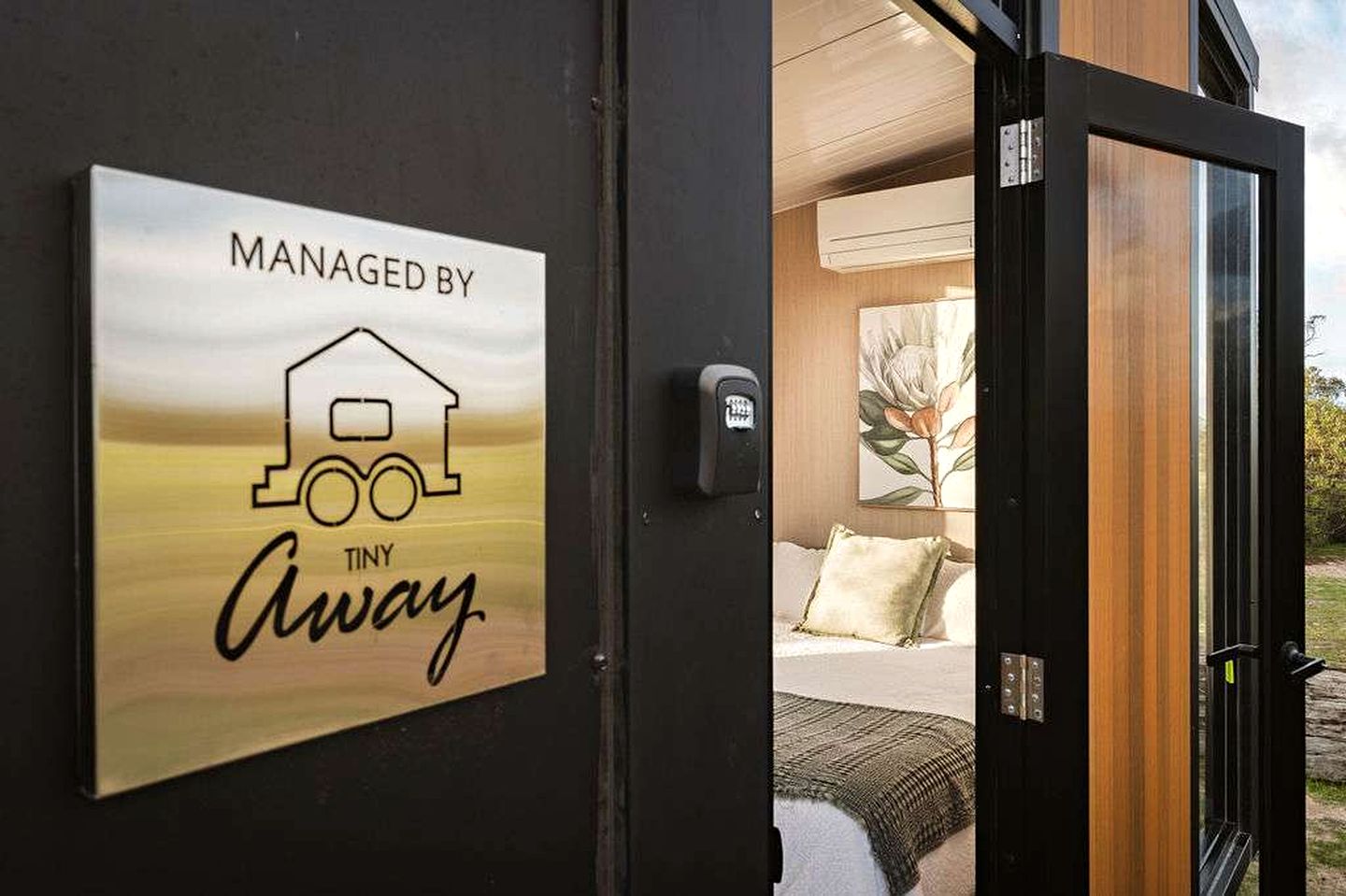 Peaceful Tiny House Retreat with Fire Pit and Landscape Views in Victoria