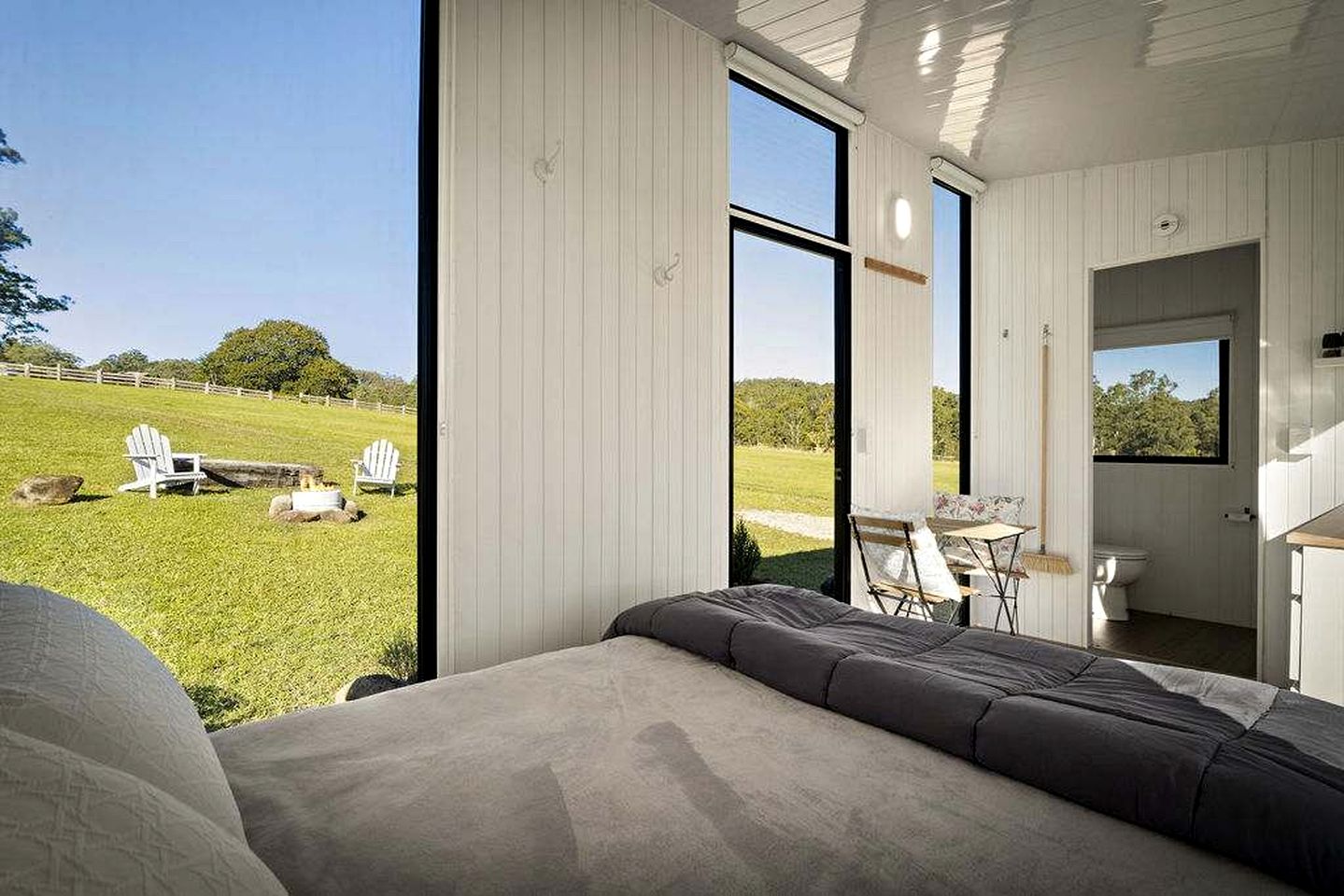 Peaceful Tiny House Retreat with Stunning Views and Wildlife in New South Wales, Australia