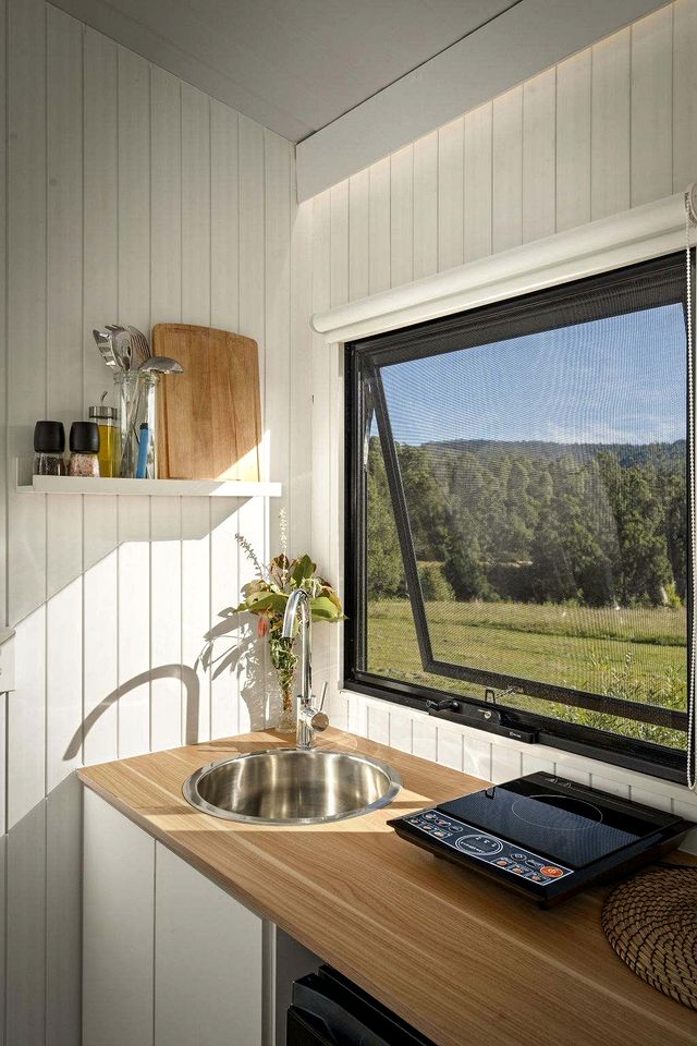 Peaceful Tiny House Retreat with Stunning Views and Wildlife in New South Wales, Australia