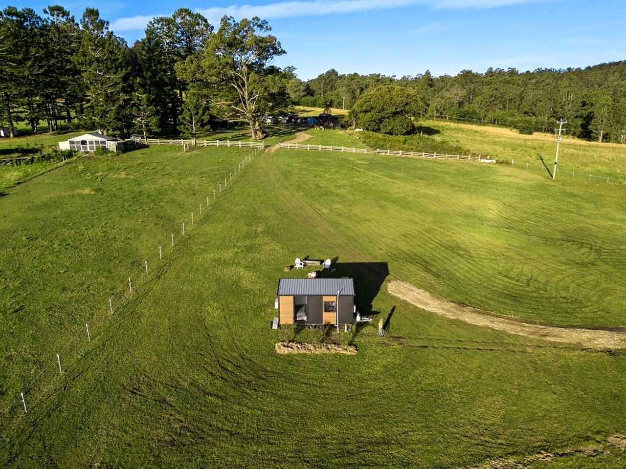Peaceful Tiny House Retreat with Stunning Views and Wildlife in New South Wales, Australia