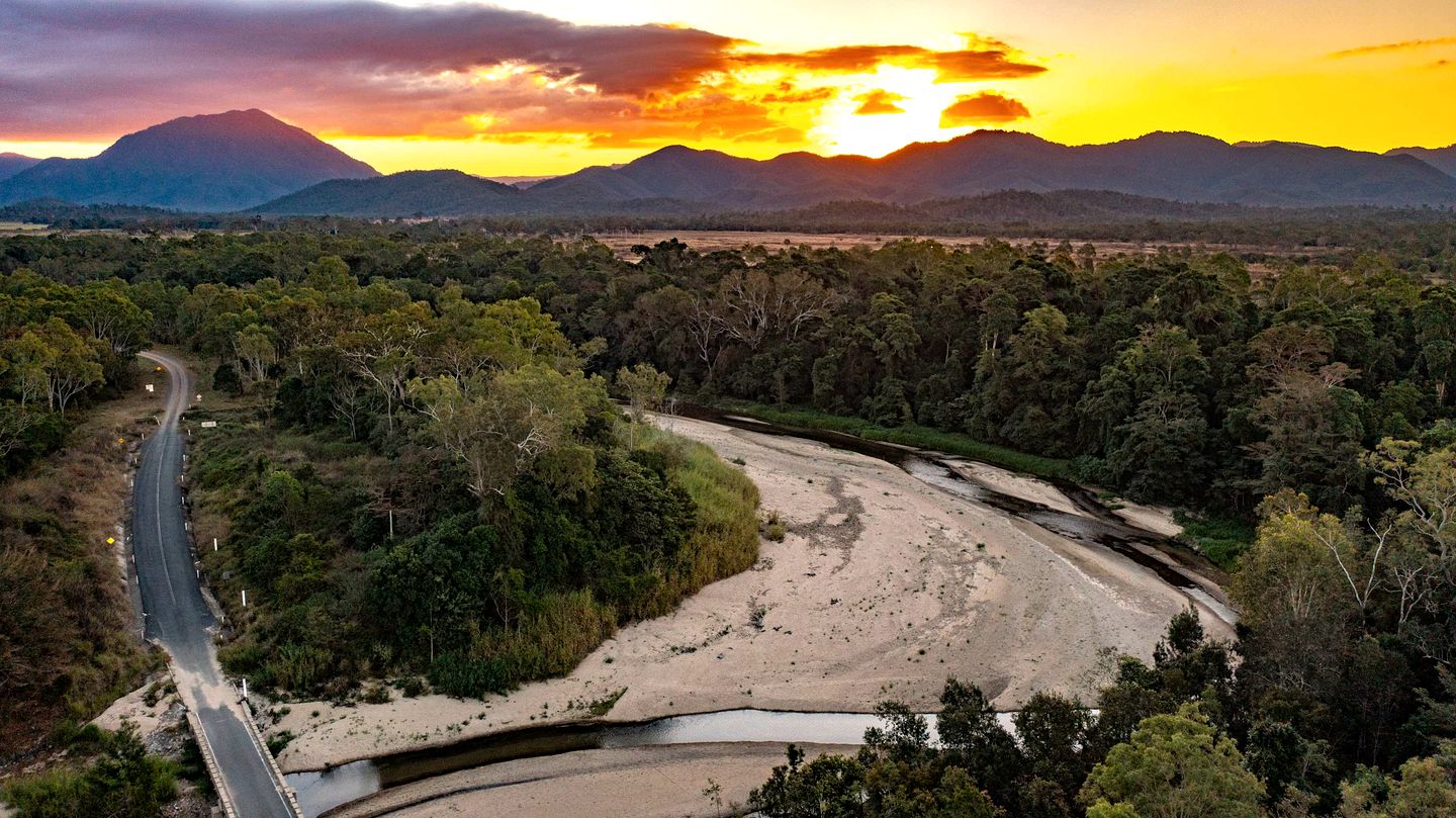 Peaceful Tiny House Stay with River Access near Airlie Beach, Whitsunday Region QLD