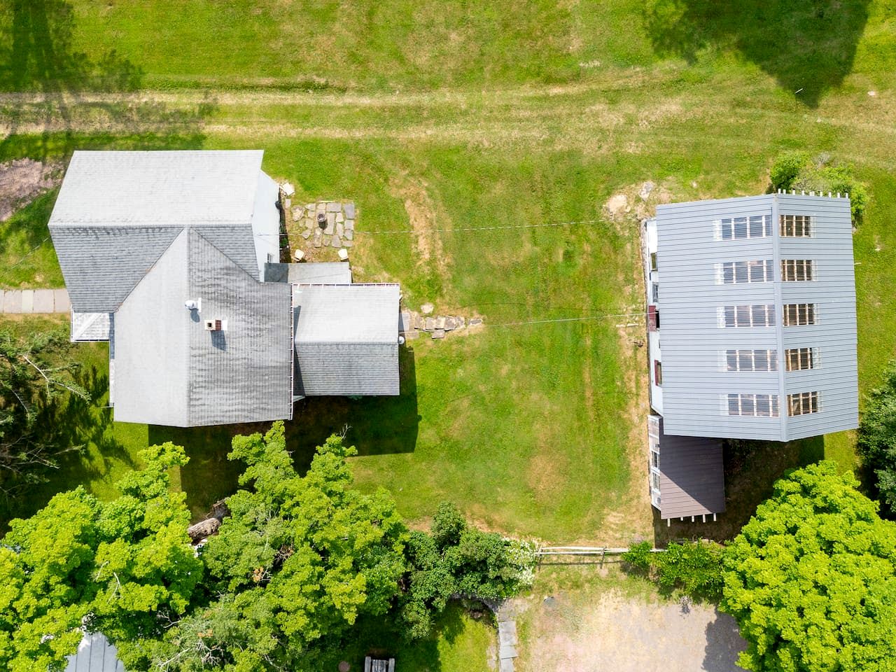 Peaceful Village Retreat Blending Rustic Charm with Modern Style in Bovina, New York