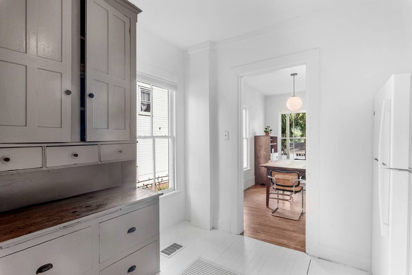 Peaceful Village Retreat Blending Rustic Charm with Modern Style in Bovina, New York