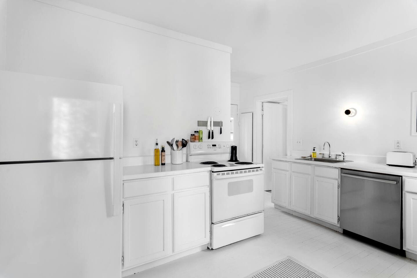 Peaceful Village Retreat Blending Rustic Charm with Modern Style in Bovina, New York