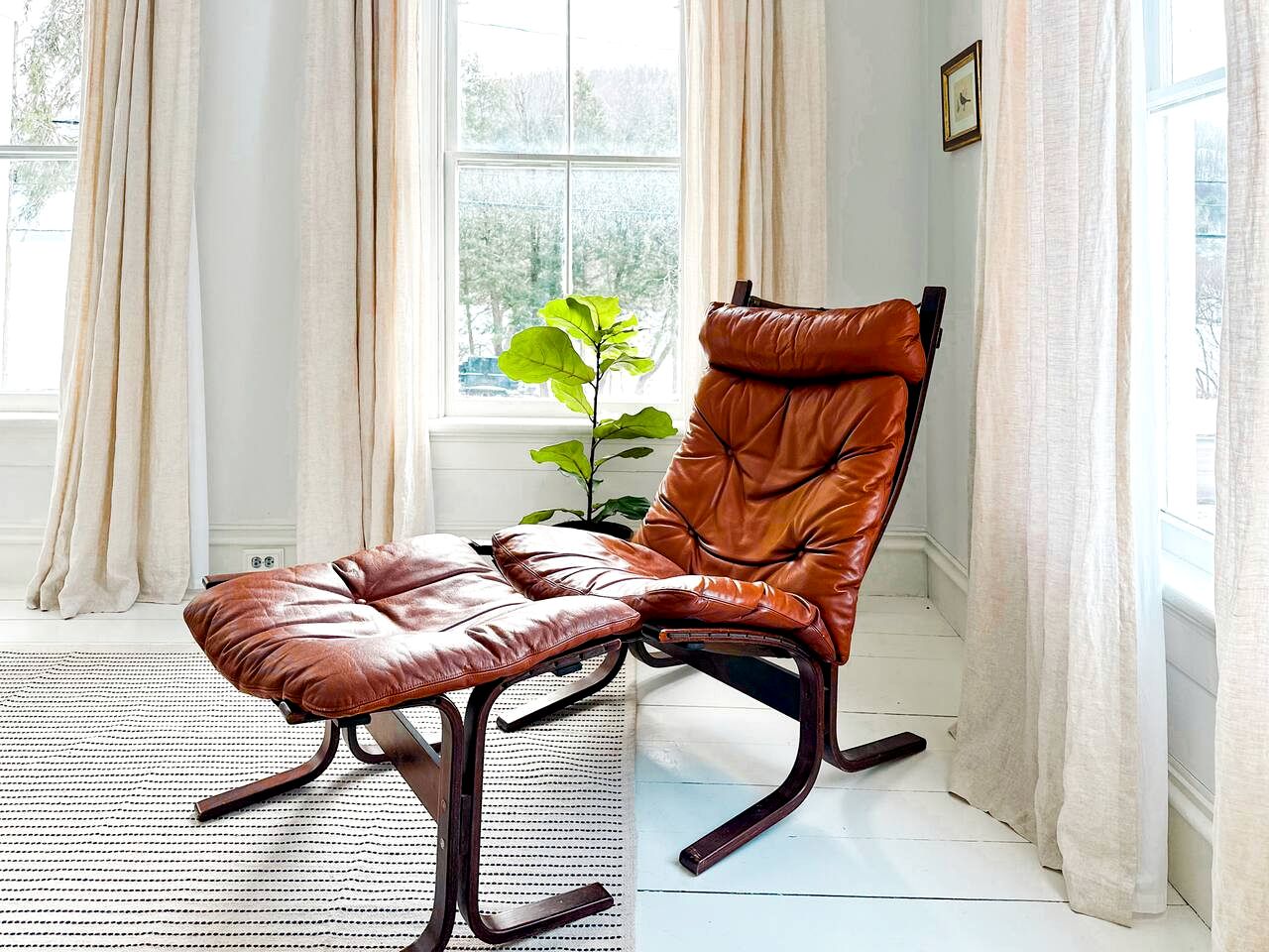 Peaceful Village Retreat Blending Rustic Charm with Modern Style in Bovina, New York