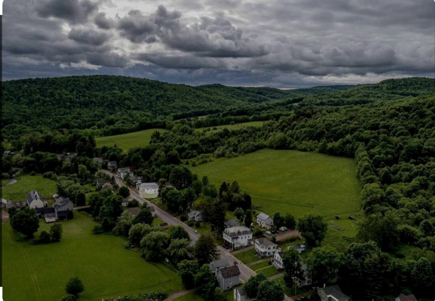 Peaceful Village Retreat Blending Rustic Charm with Modern Style in Bovina, New York