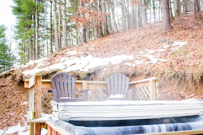 Cabins (Hidden Valley, North Carolina, United States)