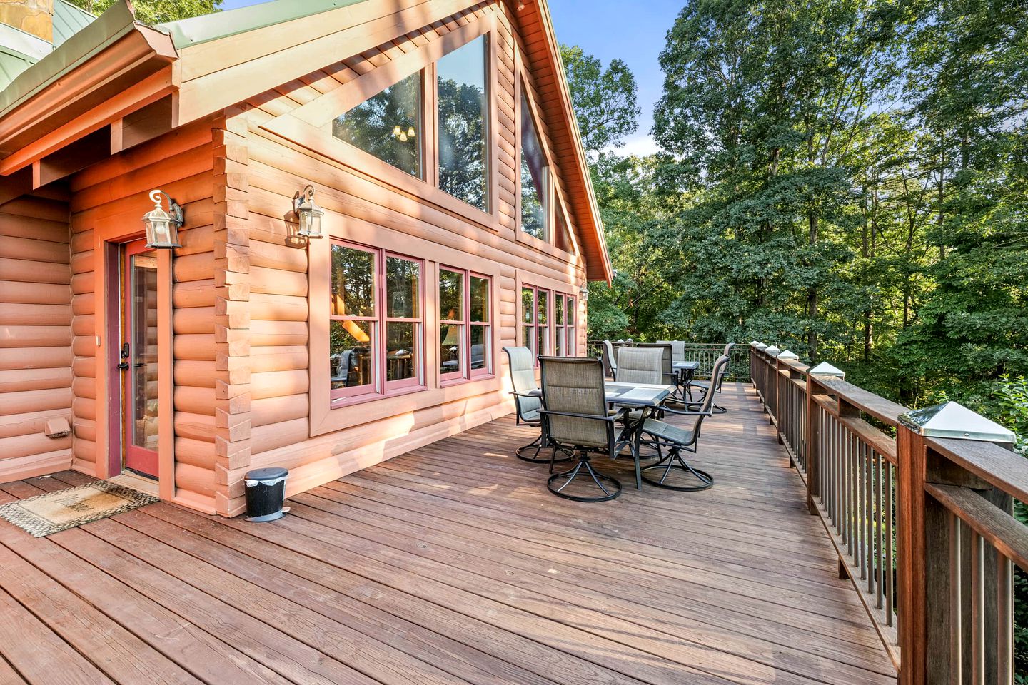 Secluded Mountain Cabin close to Helen, Georgia, Perfect for a Family Getaway