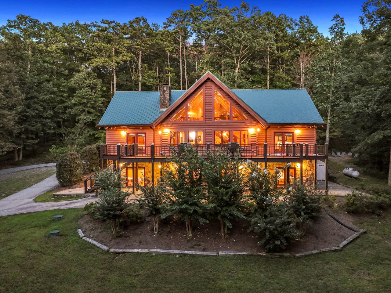 Secluded Mountain Cabin close to Helen, Georgia, Perfect for a Family Getaway