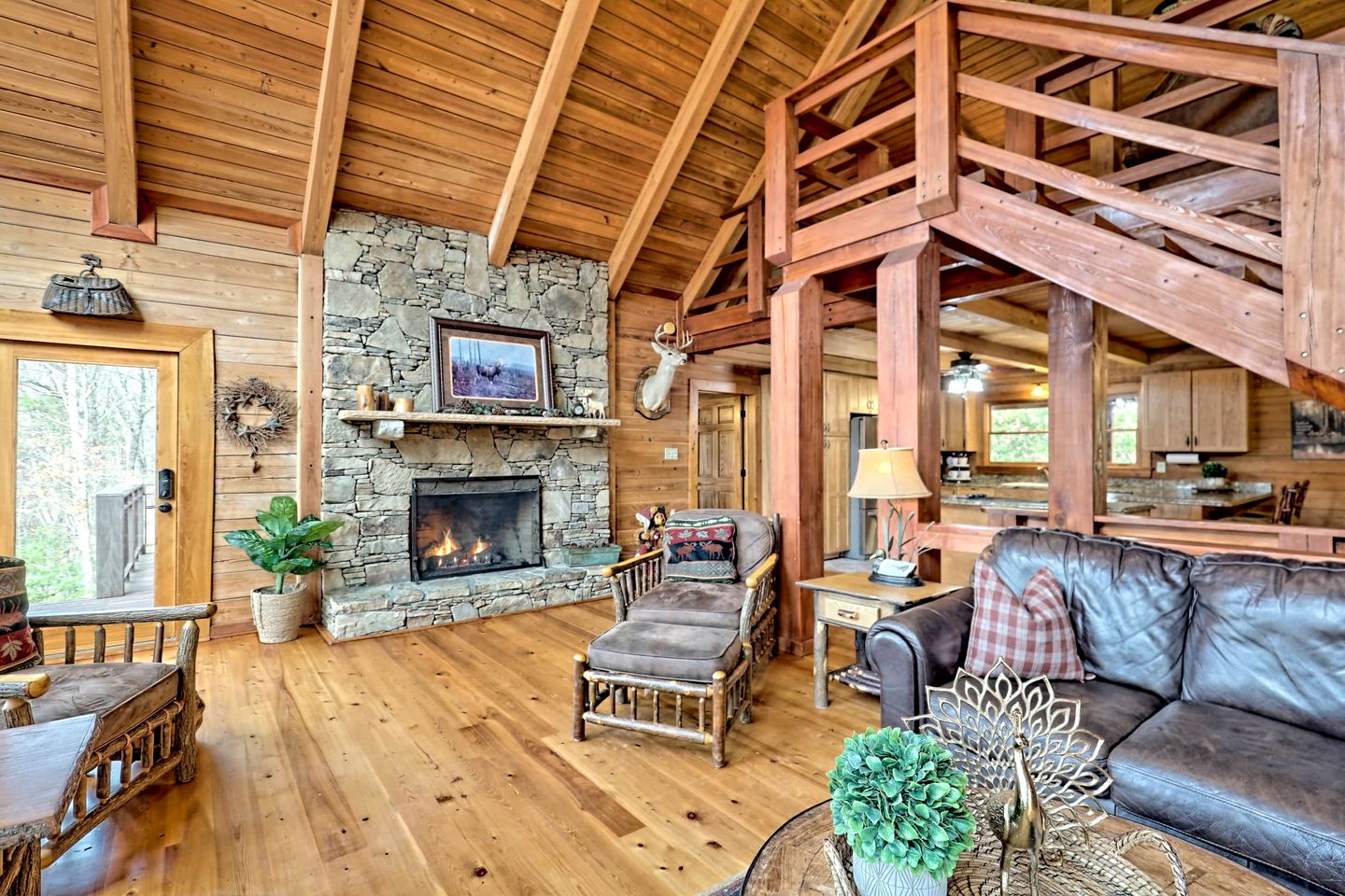 Secluded Mountain Cabin close to Helen, Georgia, Perfect for a Family Getaway