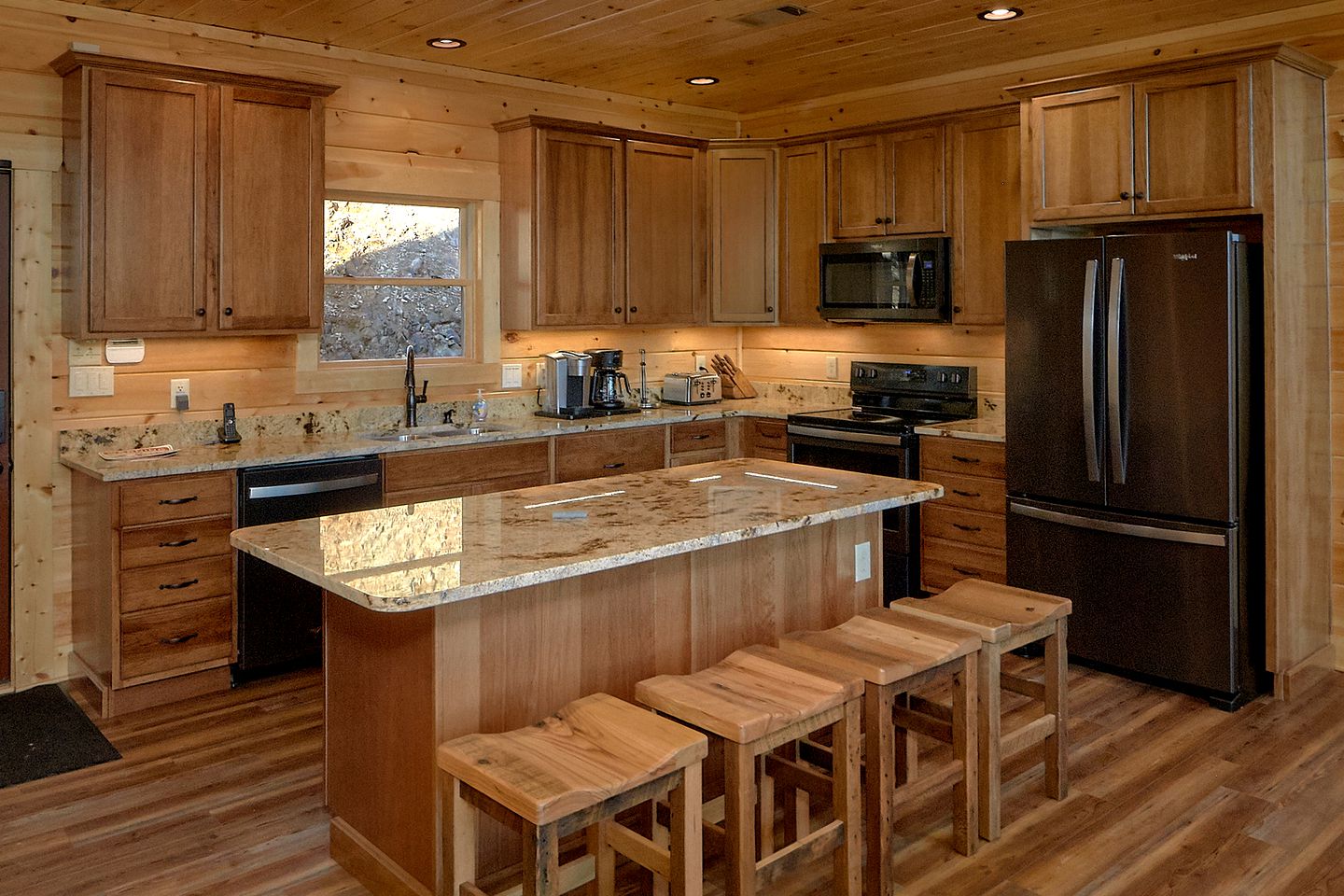 Vacation Rental for Four in Gatlinburg with Fire-Pit and Spectacular Views of the Great Smoky Mountains