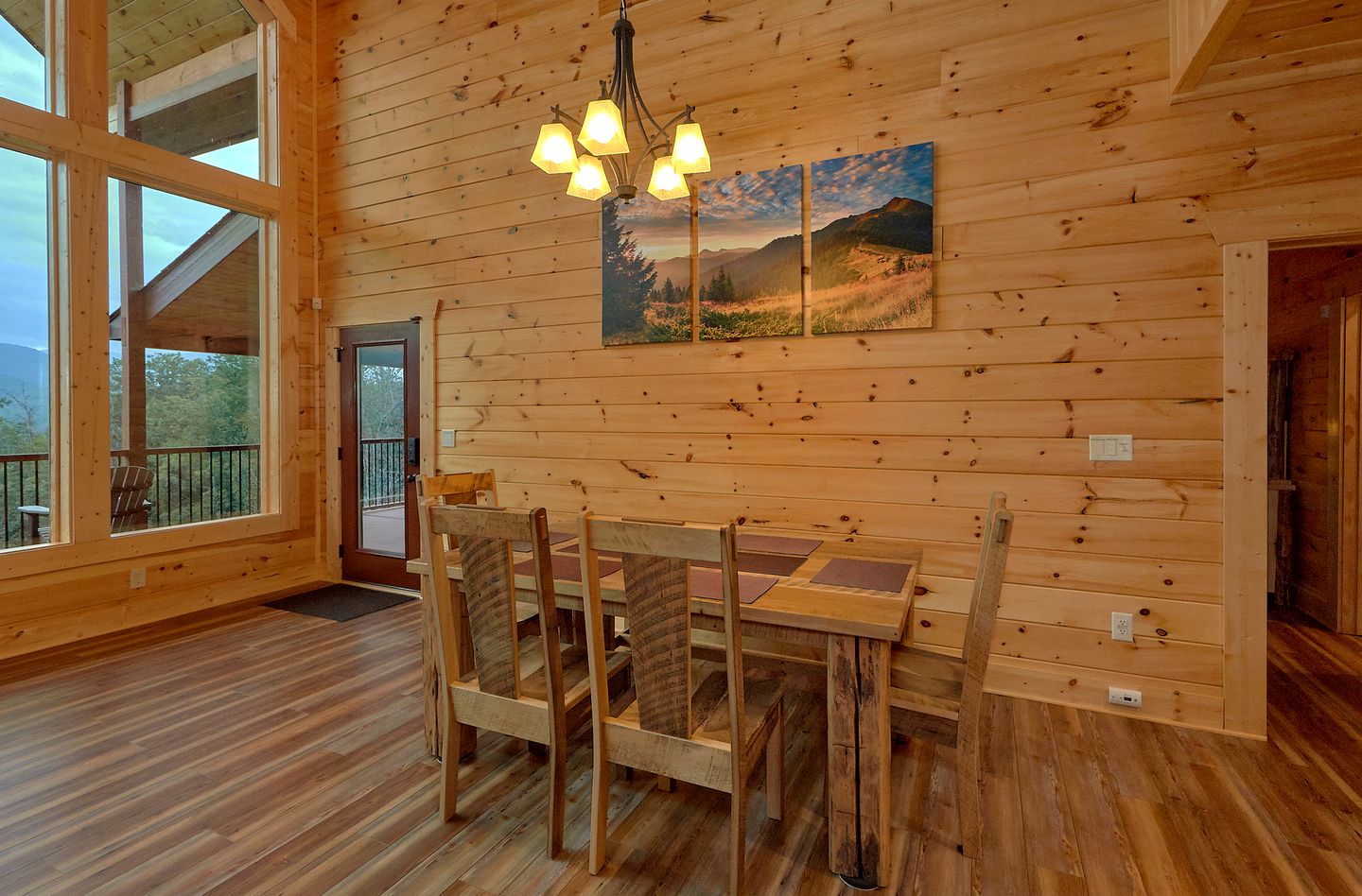Vacation Rental for Four in Gatlinburg with Fire-Pit and Spectacular Views of the Great Smoky Mountains