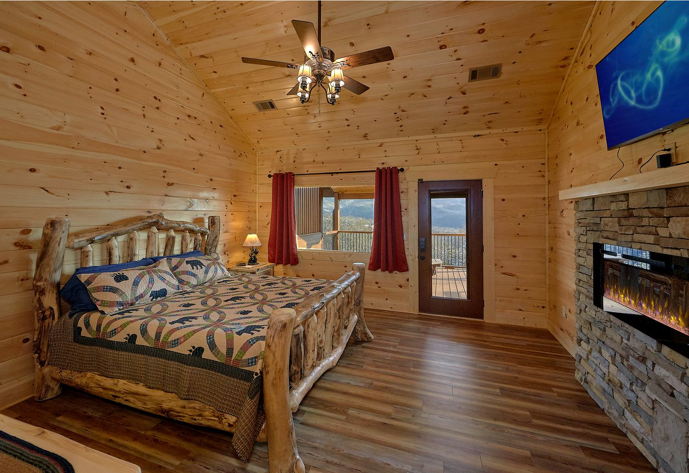 Vacation Rental for Four in Gatlinburg with Fire-Pit and Spectacular Views of the Great Smoky Mountains