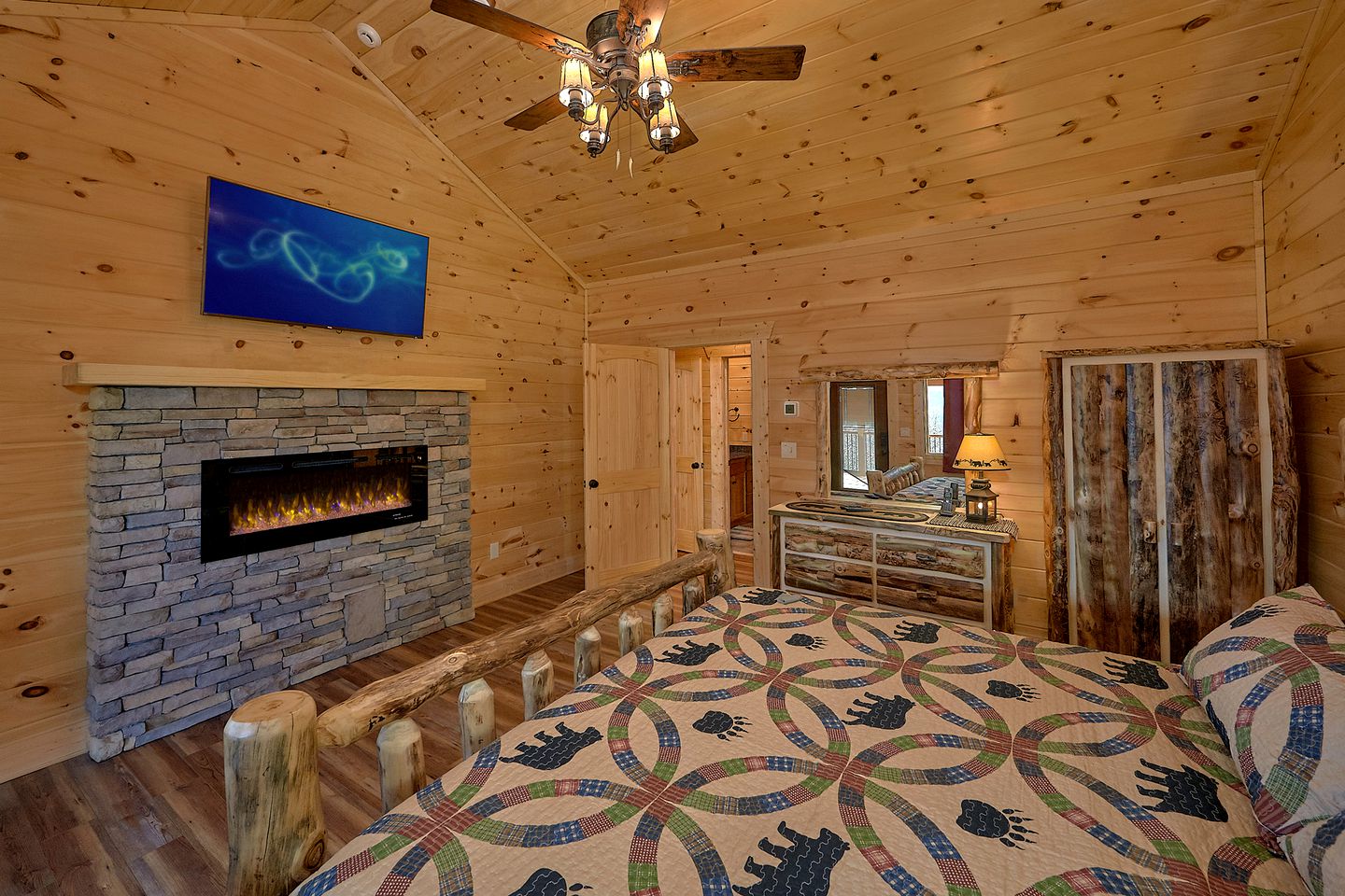 Vacation Rental for Four in Gatlinburg with Fire-Pit and Spectacular Views of the Great Smoky Mountains