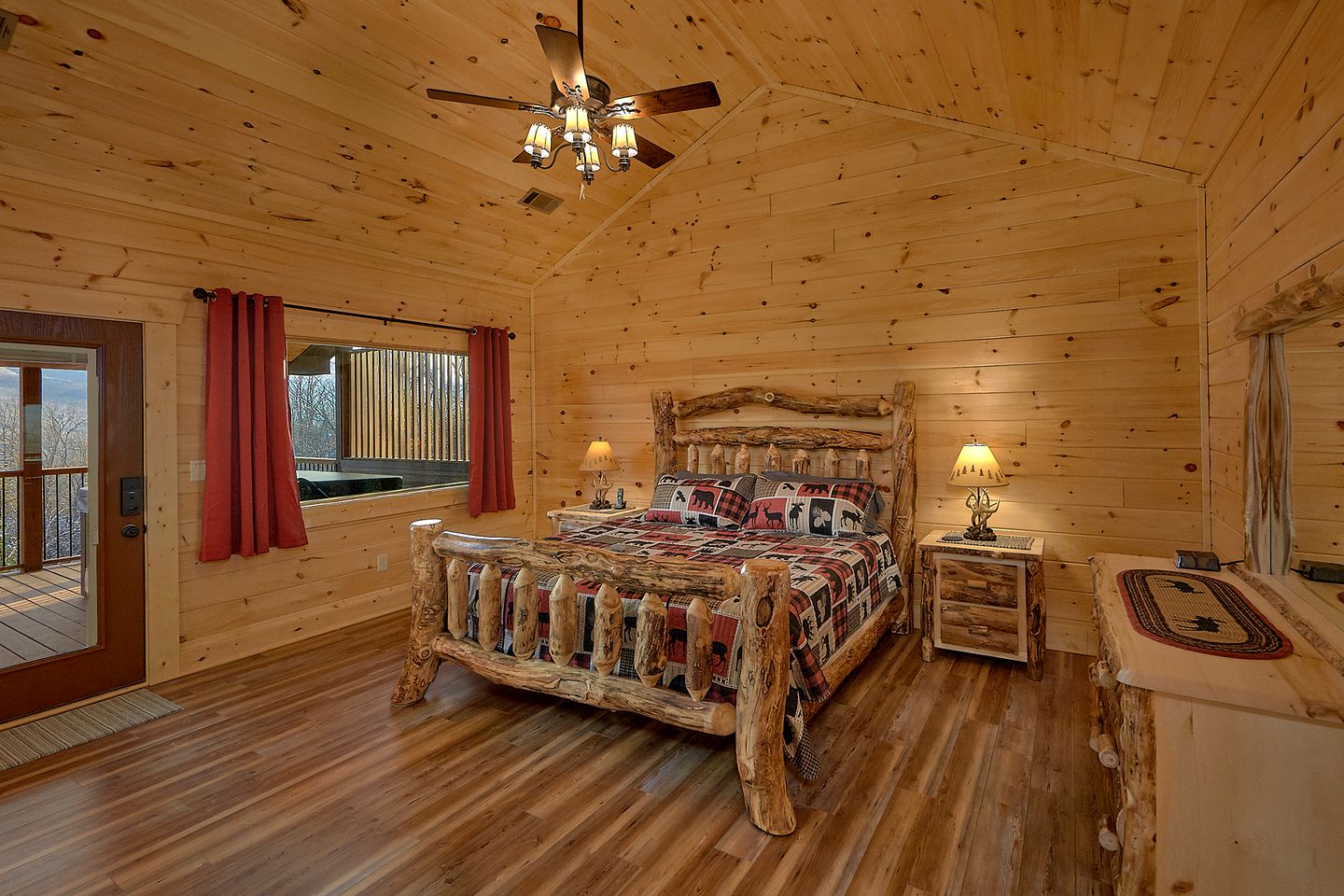 Vacation Rental for Four in Gatlinburg with Fire-Pit and Spectacular Views of the Great Smoky Mountains
