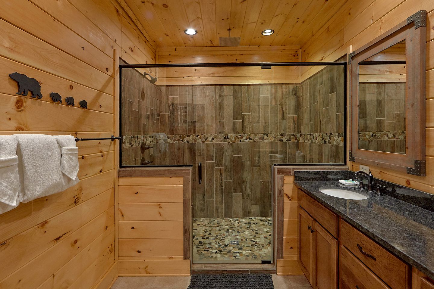 Vacation Rental for Four in Gatlinburg with Fire-Pit and Spectacular Views of the Great Smoky Mountains