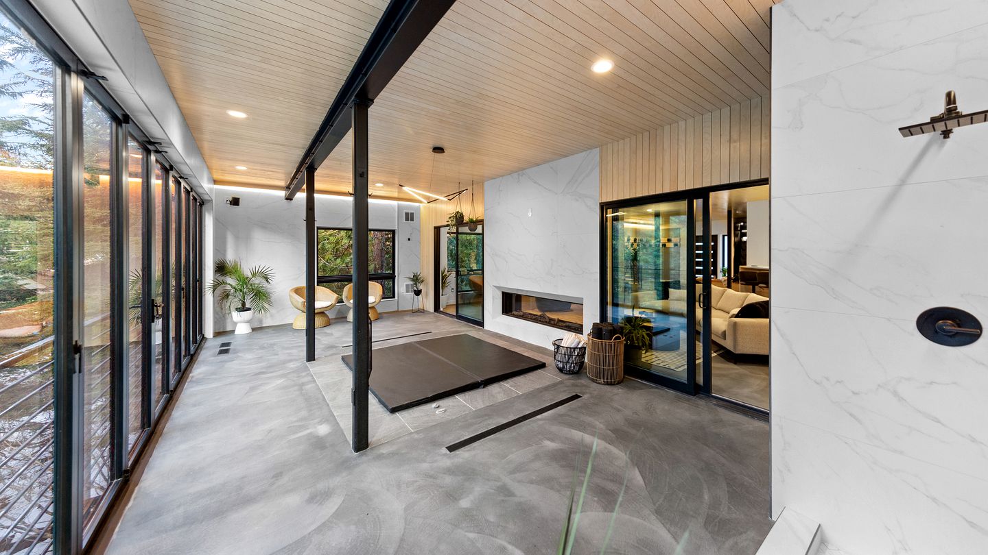 The Peak of Comfort and Adventure: Government Camp's Best Vacation Property