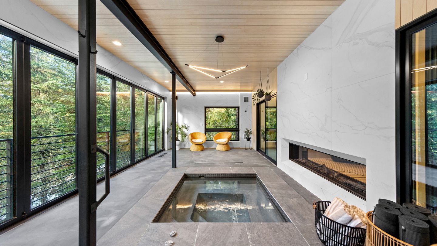 The Peak of Comfort and Adventure: Government Camp's Best Vacation Property