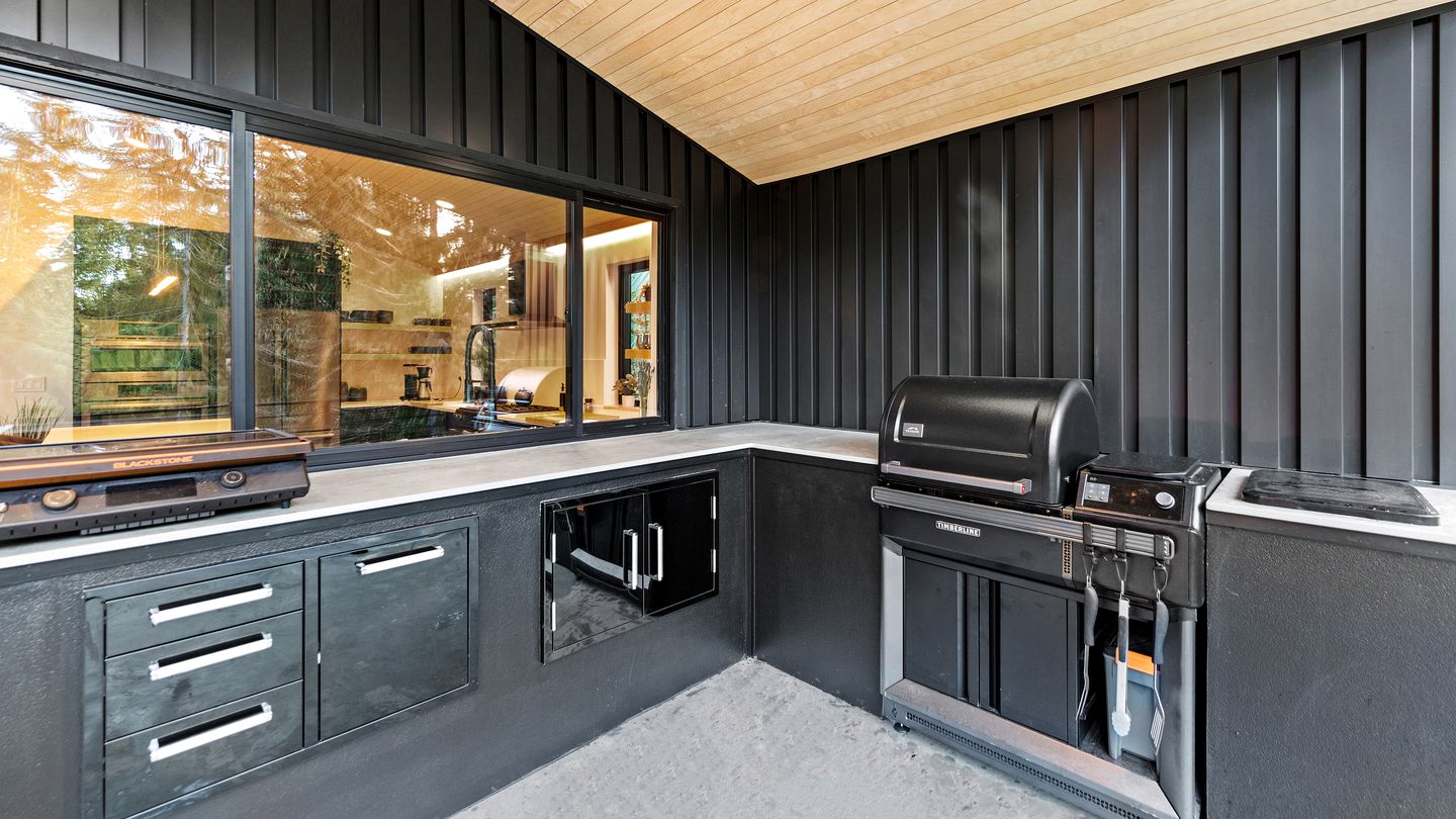 The Peak of Comfort and Adventure: Government Camp's Best Vacation Property