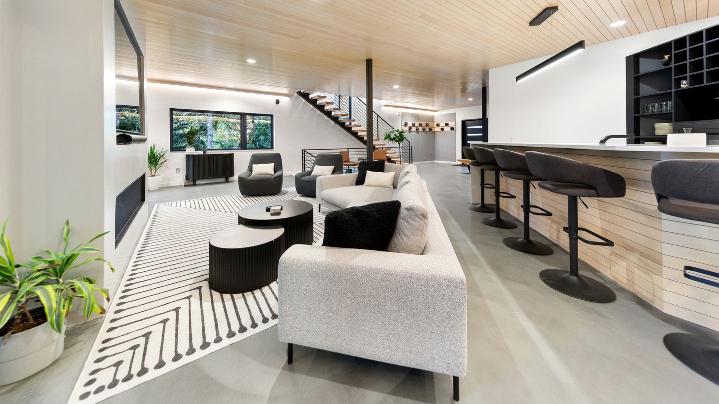 The Peak of Comfort and Adventure: Government Camp's Best Vacation Property