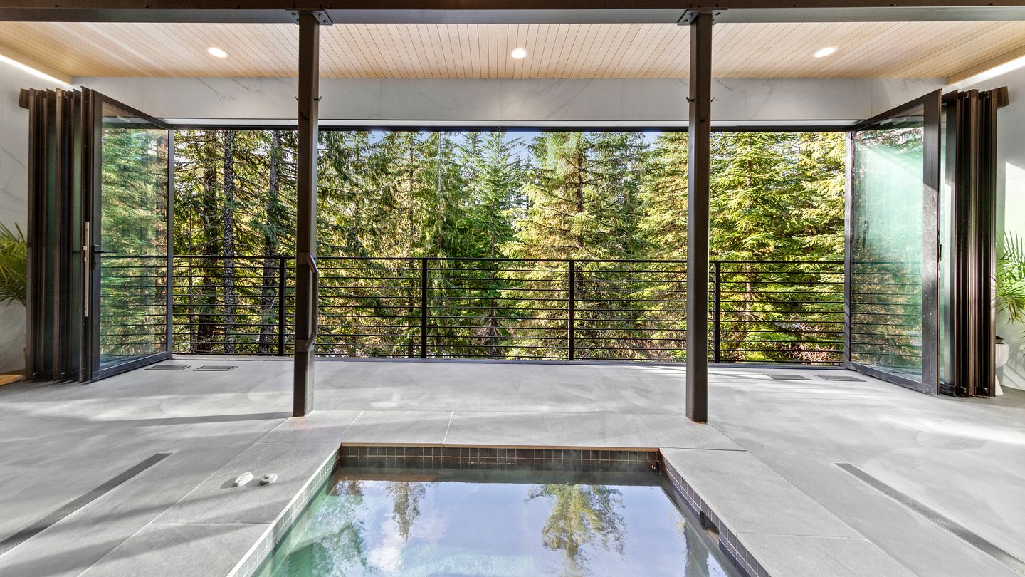 The Peak of Comfort and Adventure: Government Camp's Best Vacation Property